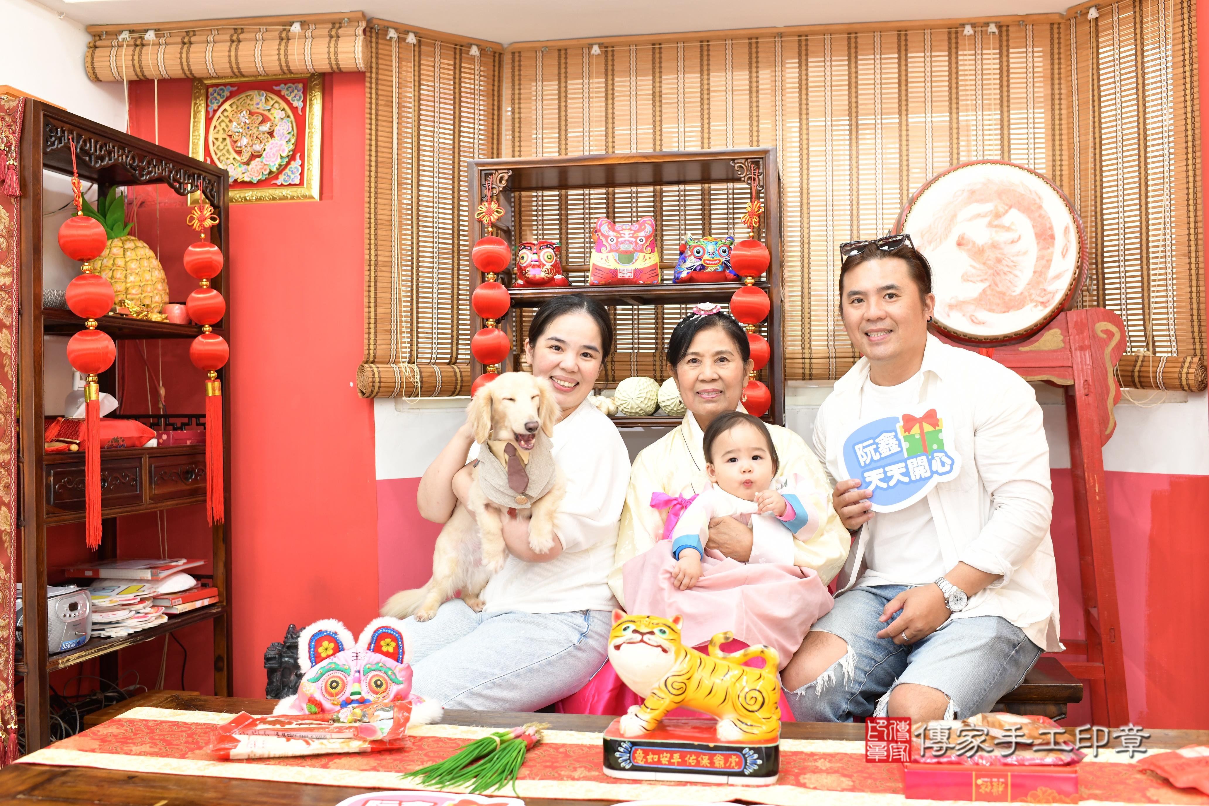 傳家手工印章高雄店、抓周、度脺、美式風會場、傳家嬰兒古禮、吉祥話、抓周道具物品24種、拍照。抓周證書。寶寶抓周、滿周歲、生日快樂、祝福