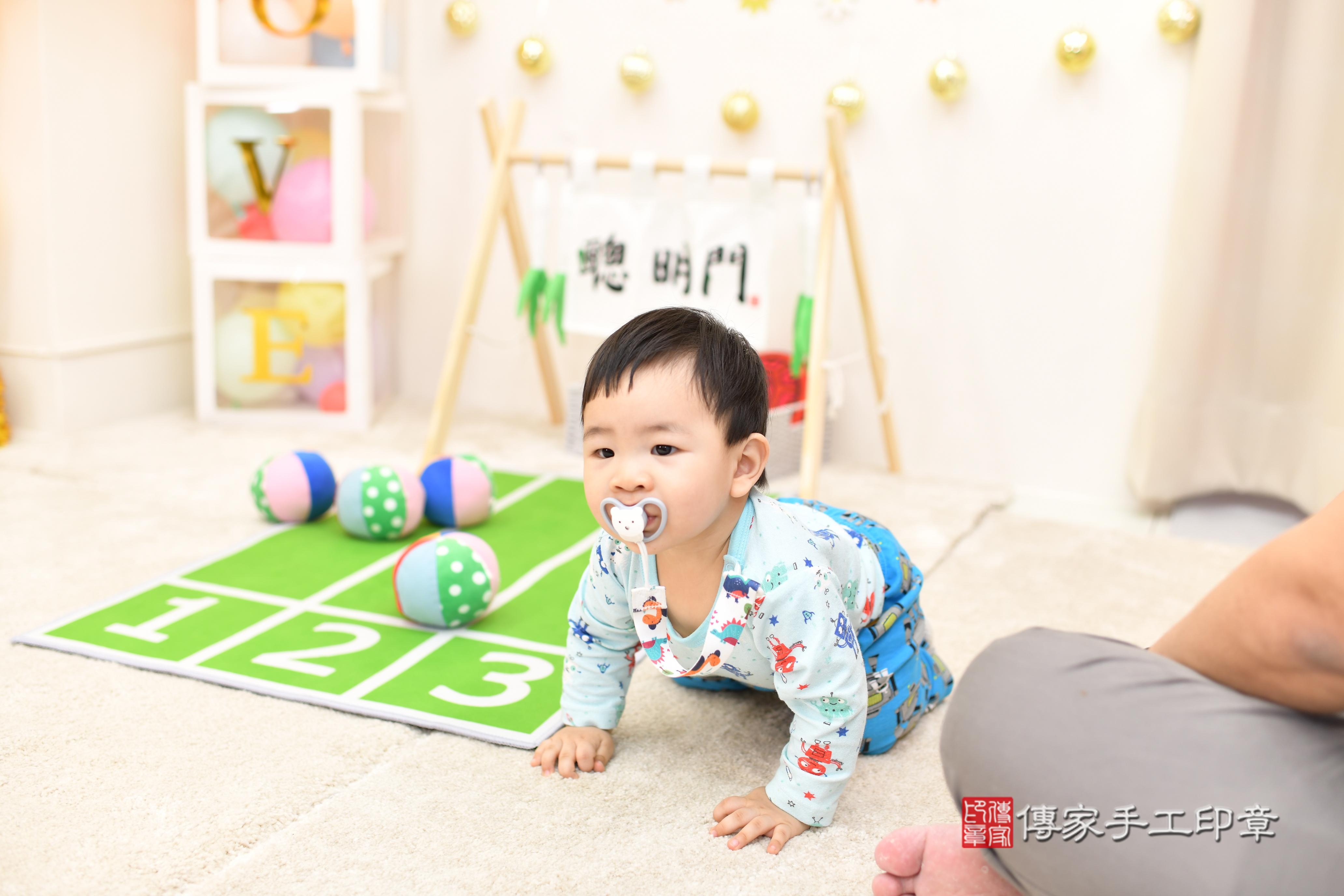 傳家手工印章高雄店、抓周、度脺、美式風會場、傳家嬰兒古禮、吉祥話、抓周道具物品24種、拍照。抓周證書。寶寶抓周、滿周歲、生日快樂、祝福