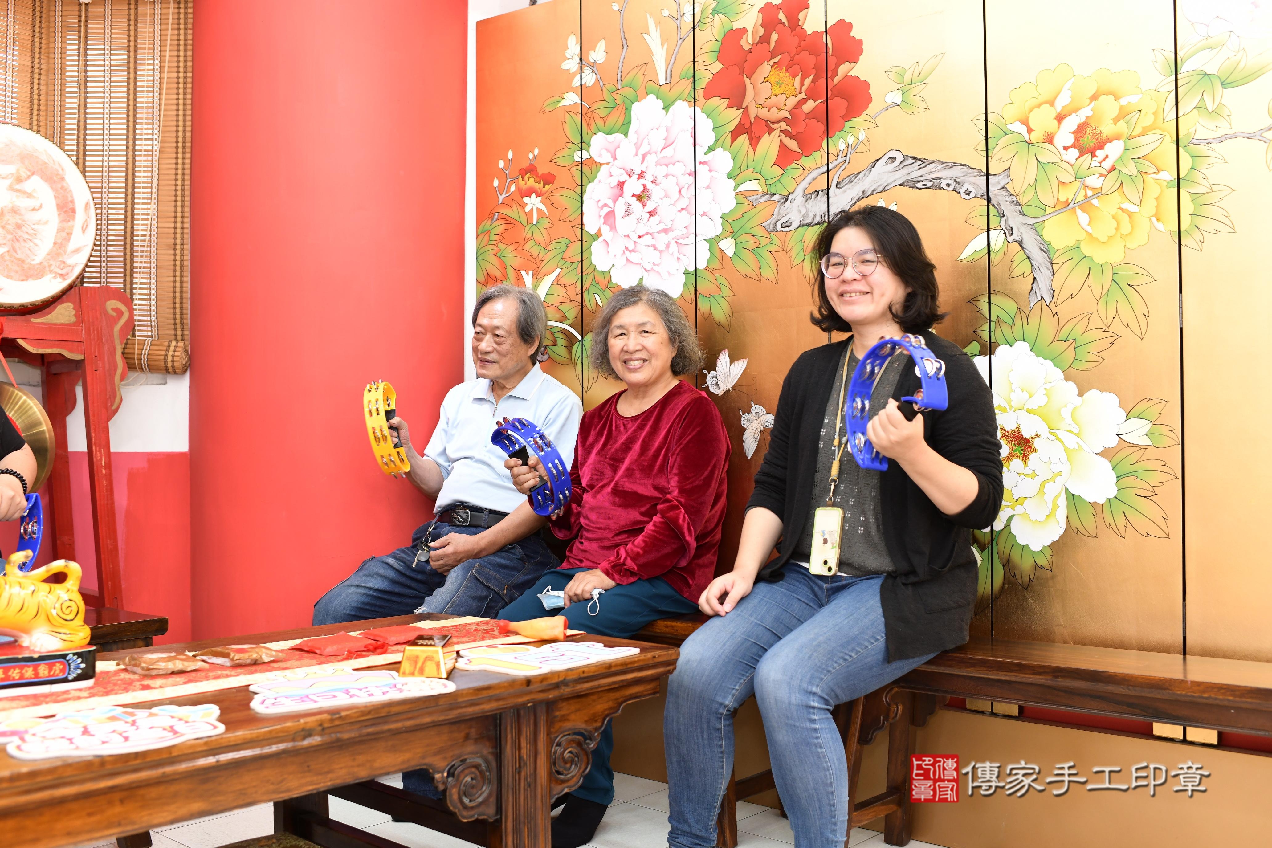 傳家手工印章高雄店、抓周、度脺、美式風會場、傳家嬰兒古禮、吉祥話、抓周道具物品24種、拍照。抓周證書。寶寶抓周、滿周歲、生日快樂、祝福