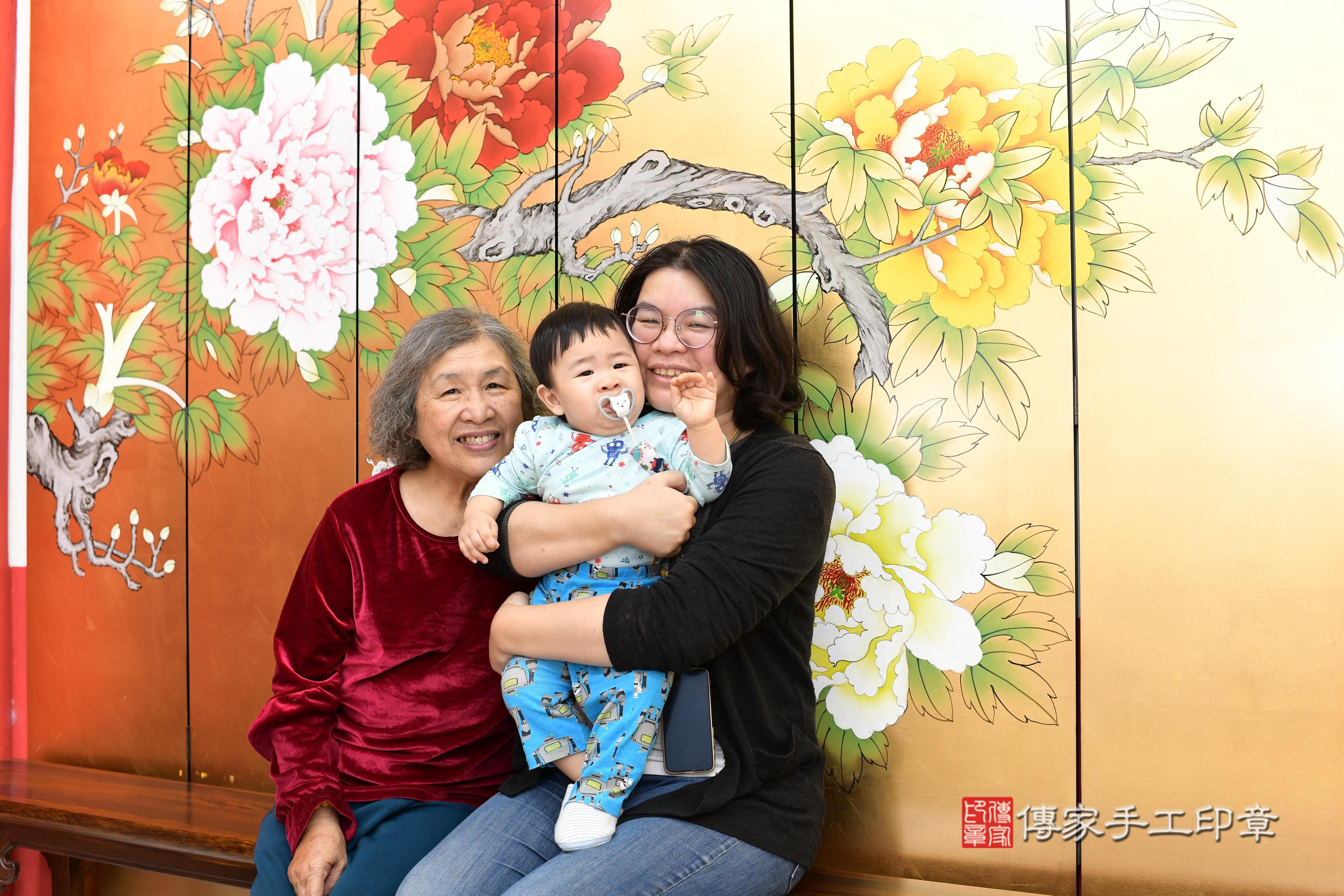 傳家手工印章高雄店、抓周、度脺、美式風會場、傳家嬰兒古禮、吉祥話、抓周道具物品24種、拍照。抓周證書。寶寶抓周、滿周歲、生日快樂、祝福