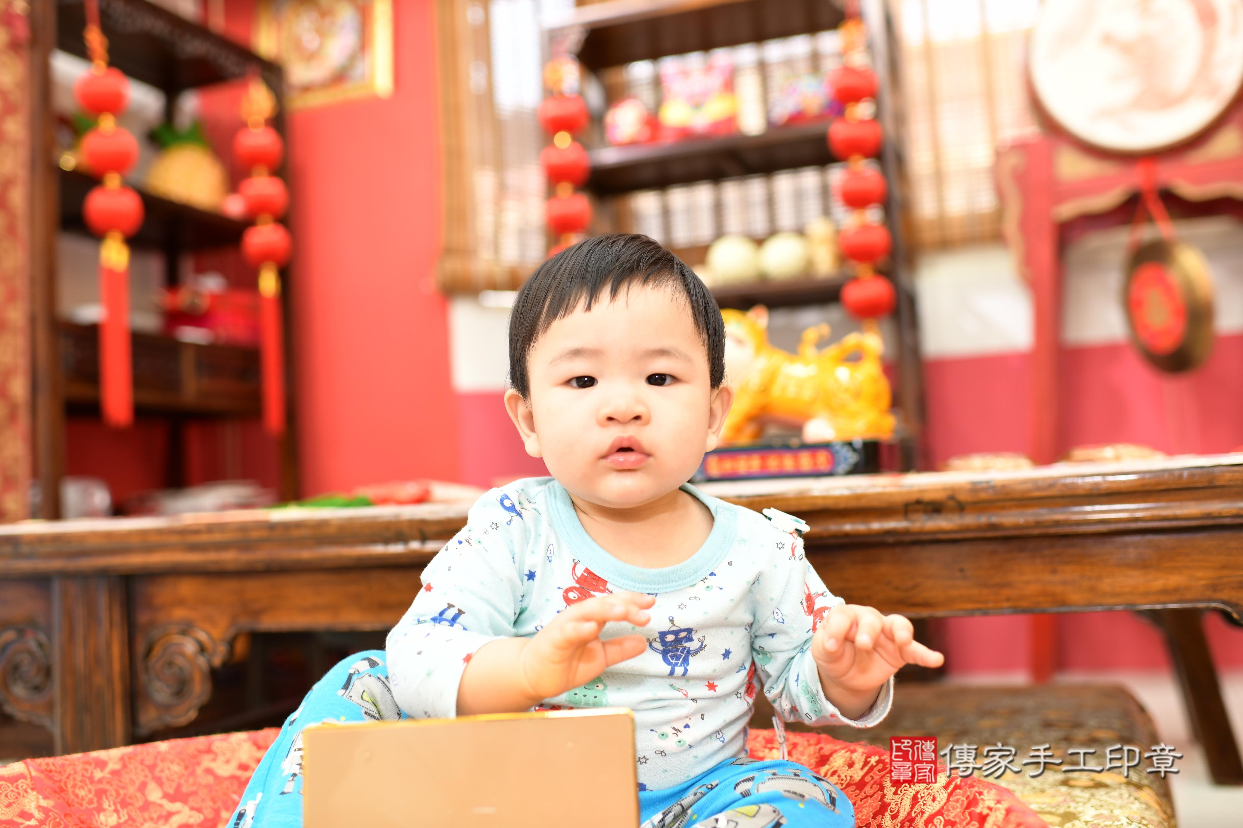 傳家手工印章高雄店、抓周、度脺、美式風會場、傳家嬰兒古禮、吉祥話、抓周道具物品24種、拍照。抓周證書。寶寶抓周、滿周歲、生日快樂、祝福