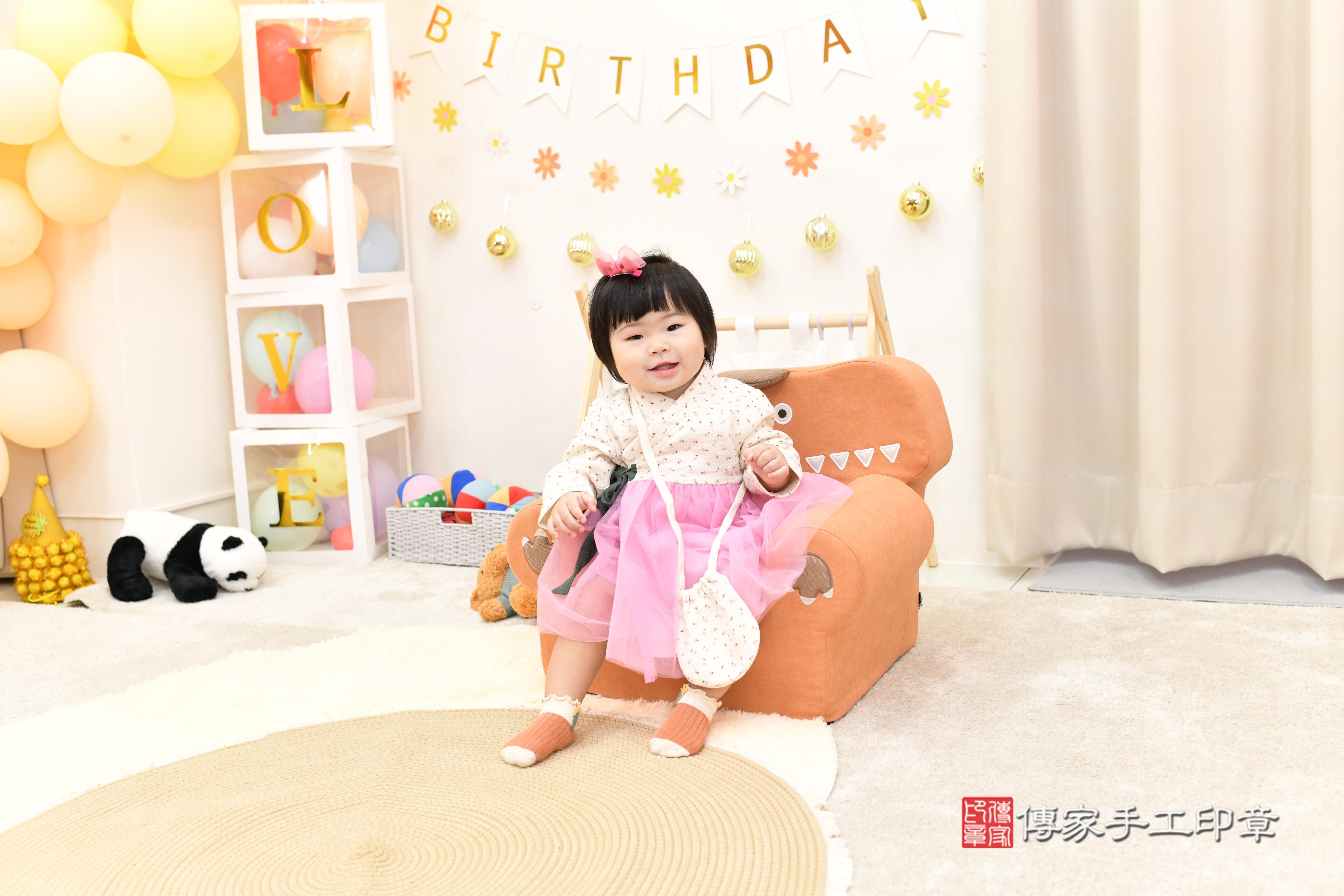 傳家手工印章高雄店、抓周、度脺、美式風會場、傳家嬰兒古禮、吉祥話、抓周道具物品24種、拍照。抓周證書。寶寶抓周、滿周歲、生日快樂、祝福