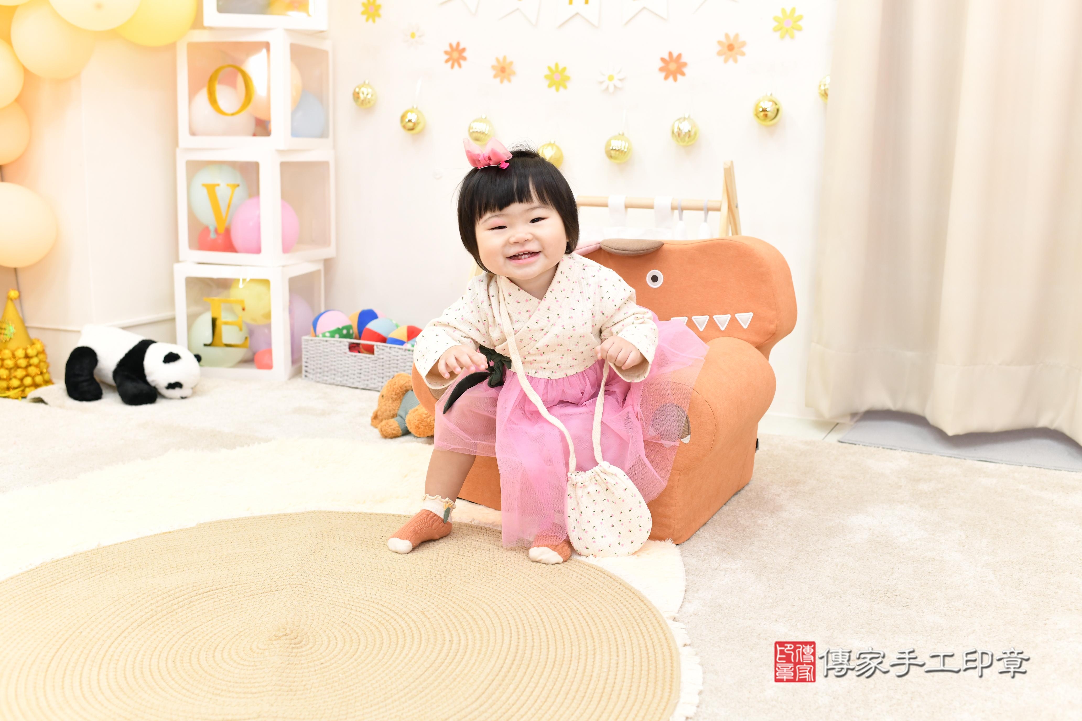 傳家手工印章高雄店、抓周、度脺、美式風會場、傳家嬰兒古禮、吉祥話、抓周道具物品24種、拍照。抓周證書。寶寶抓周、滿周歲、生日快樂、祝福