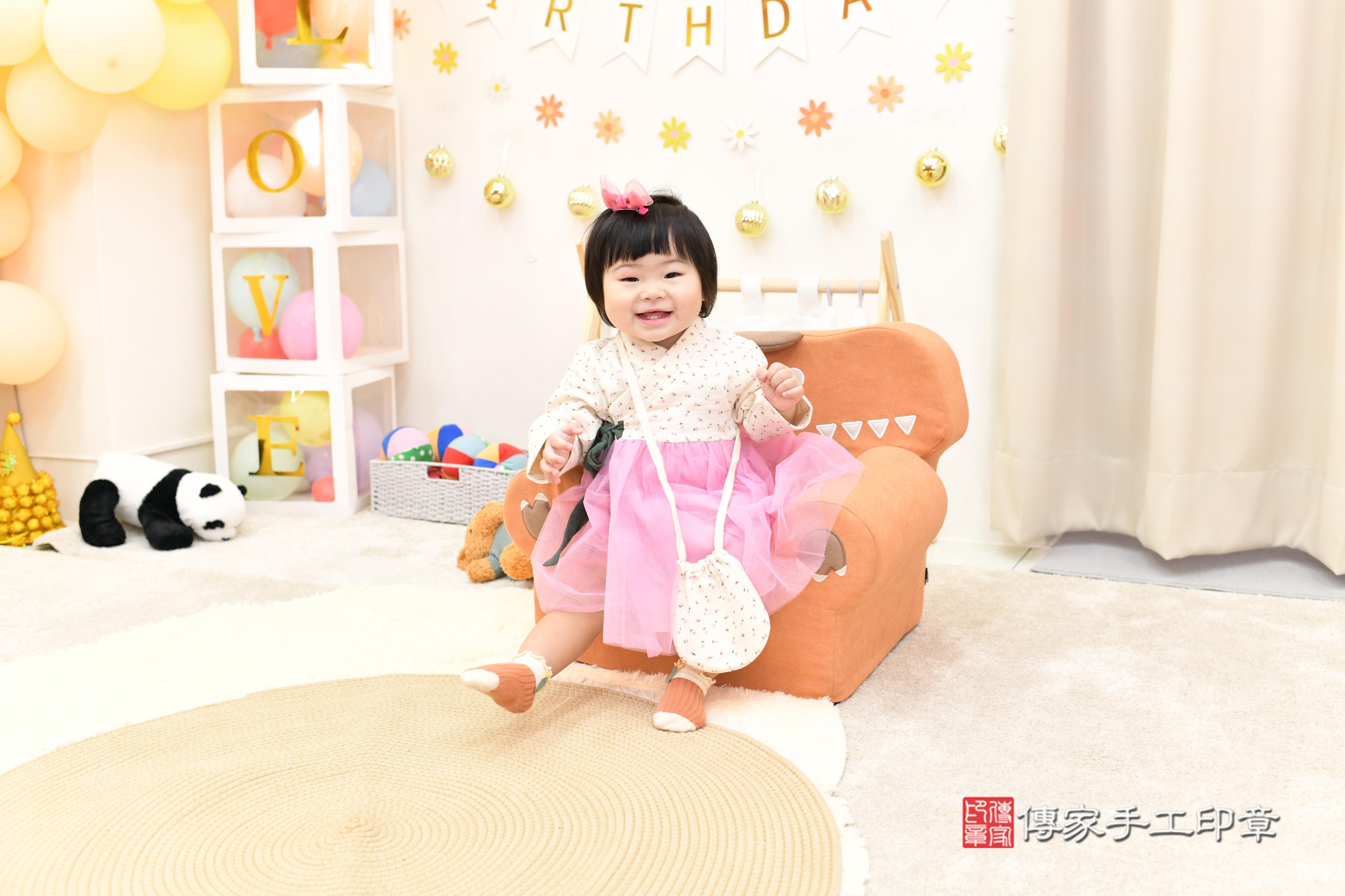 傳家手工印章高雄店、抓周、度脺、美式風會場、傳家嬰兒古禮、吉祥話、抓周道具物品24種、拍照。抓周證書。寶寶抓周、滿周歲、生日快樂、祝福