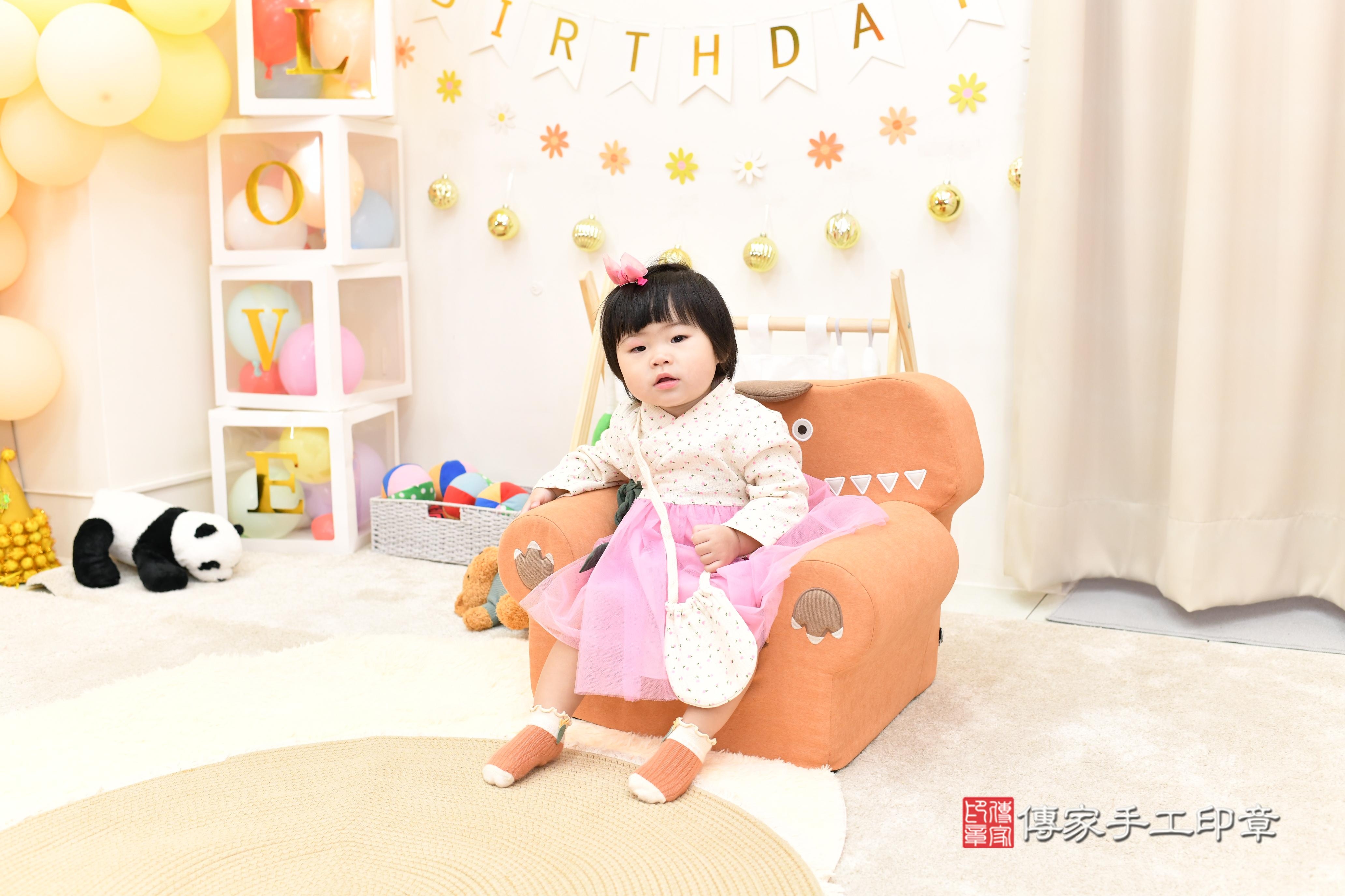 傳家手工印章高雄店、抓周、度脺、美式風會場、傳家嬰兒古禮、吉祥話、抓周道具物品24種、拍照。抓周證書。寶寶抓周、滿周歲、生日快樂、祝福