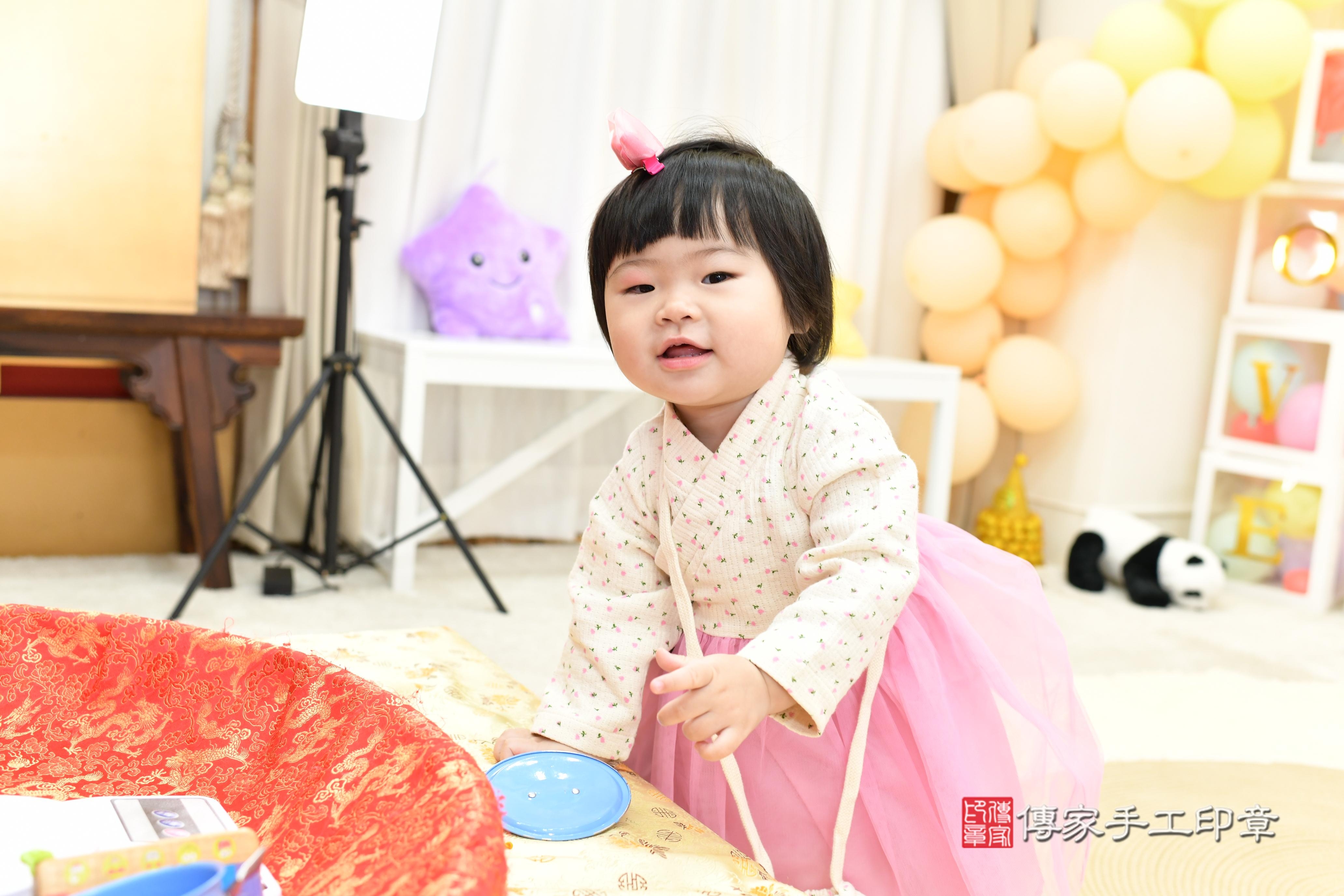 傳家手工印章高雄店、抓周、度脺、美式風會場、傳家嬰兒古禮、吉祥話、抓周道具物品24種、拍照。抓周證書。寶寶抓周、滿周歲、生日快樂、祝福