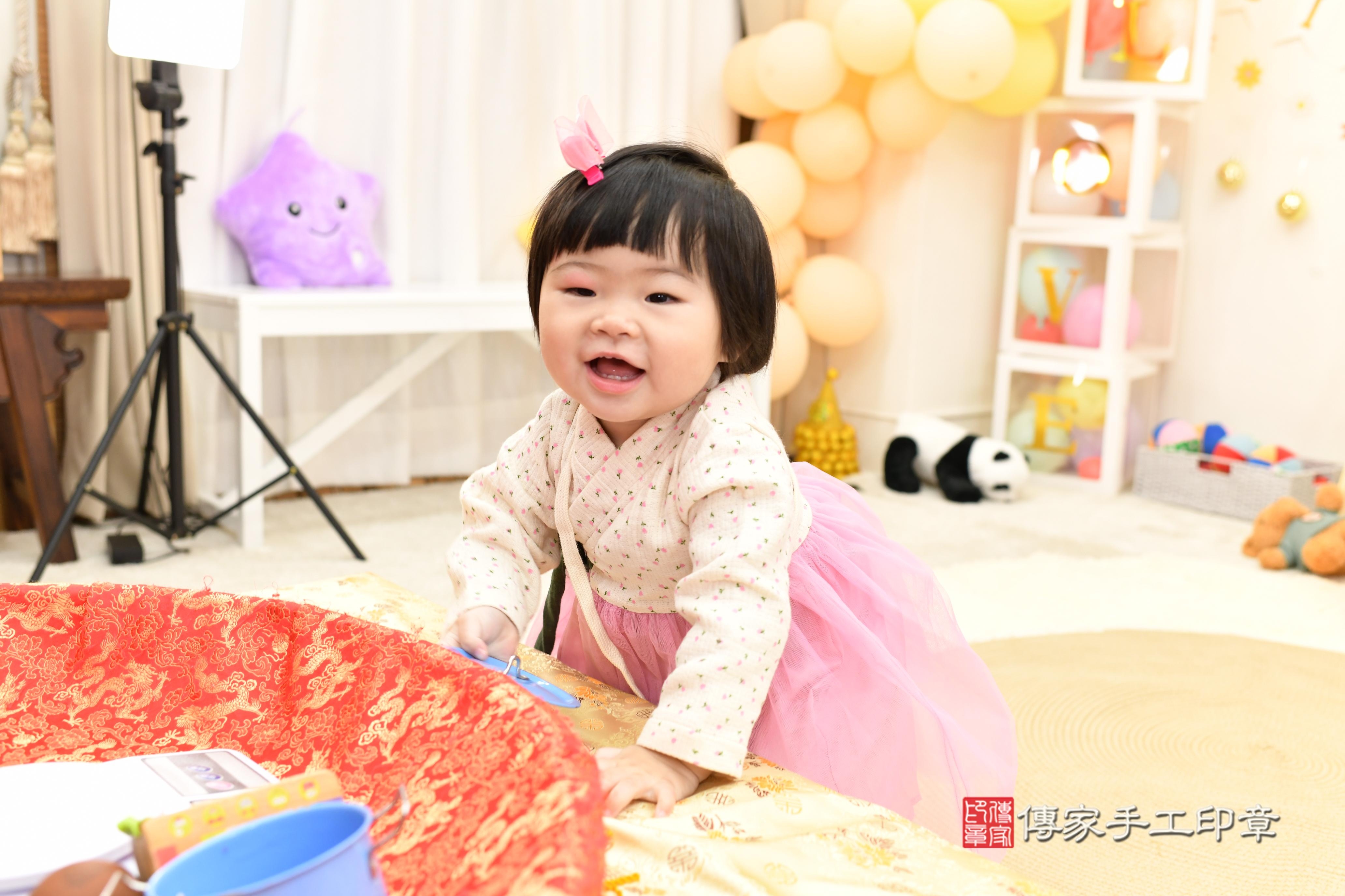 傳家手工印章高雄店、抓周、度脺、美式風會場、傳家嬰兒古禮、吉祥話、抓周道具物品24種、拍照。抓周證書。寶寶抓周、滿周歲、生日快樂、祝福