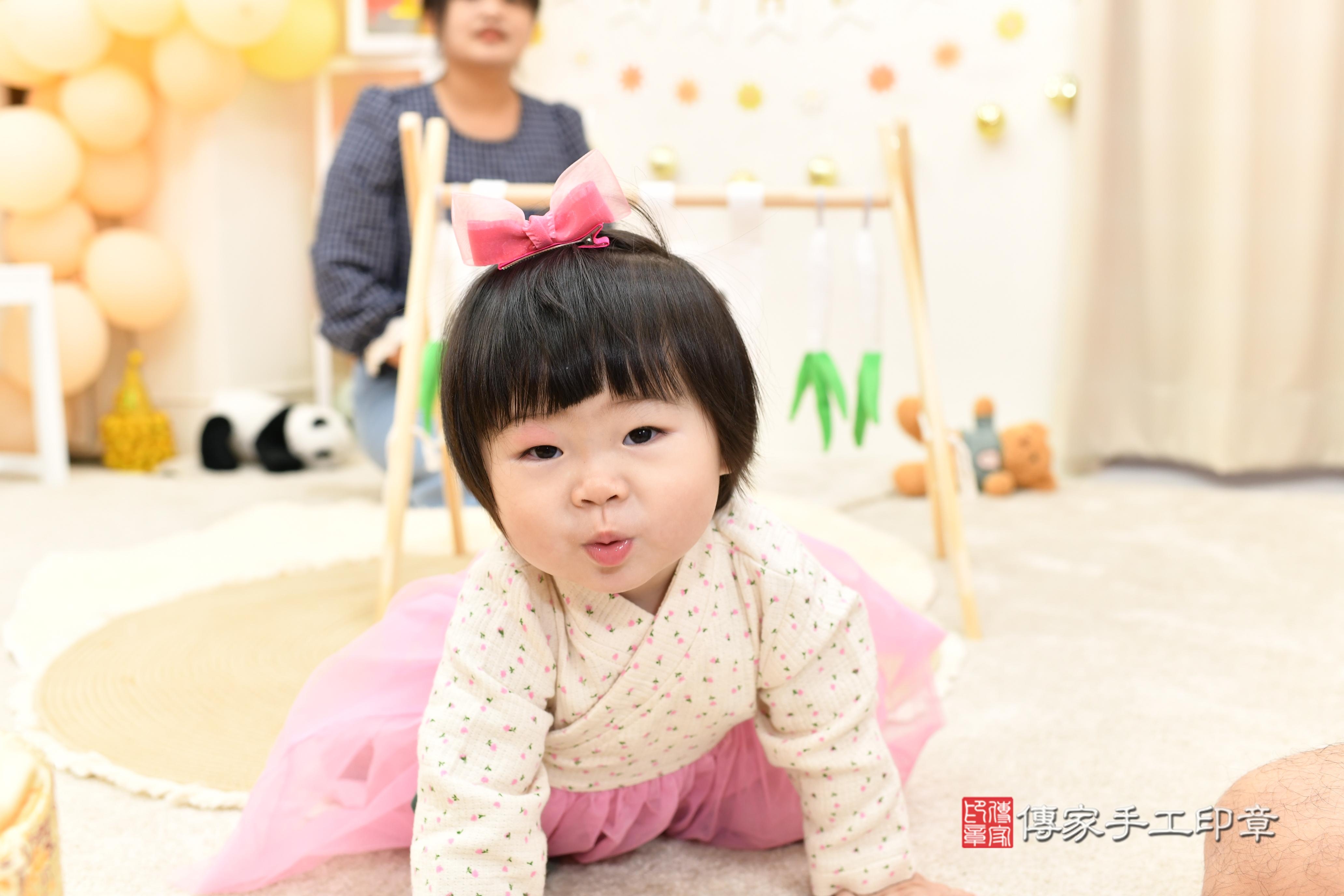 傳家手工印章高雄店、抓周、度脺、美式風會場、傳家嬰兒古禮、吉祥話、抓周道具物品24種、拍照。抓周證書。寶寶抓周、滿周歲、生日快樂、祝福