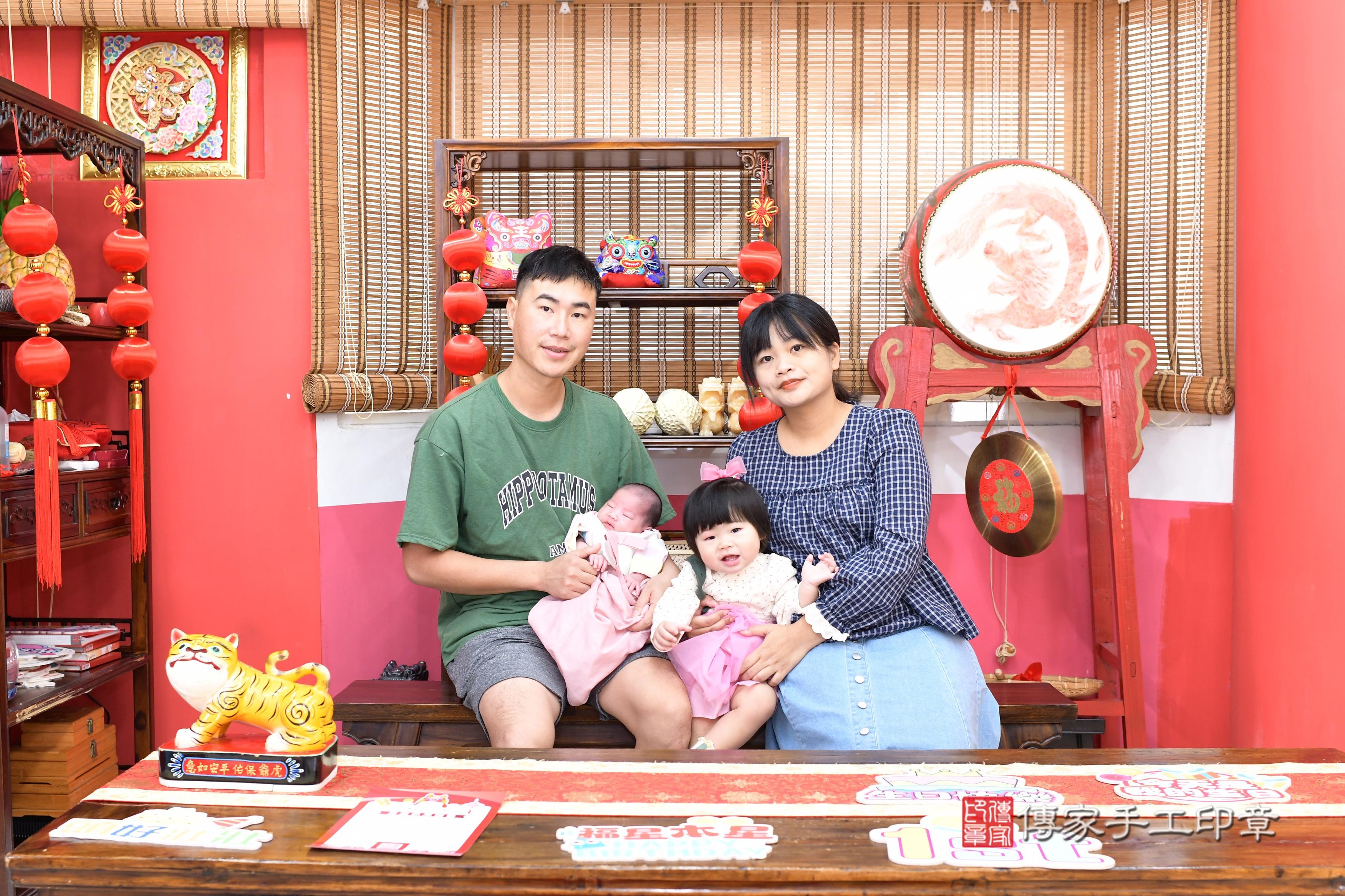 傳家手工印章高雄店、抓周、度脺、美式風會場、傳家嬰兒古禮、吉祥話、抓周道具物品24種、拍照。抓周證書。寶寶抓周、滿周歲、生日快樂、祝福