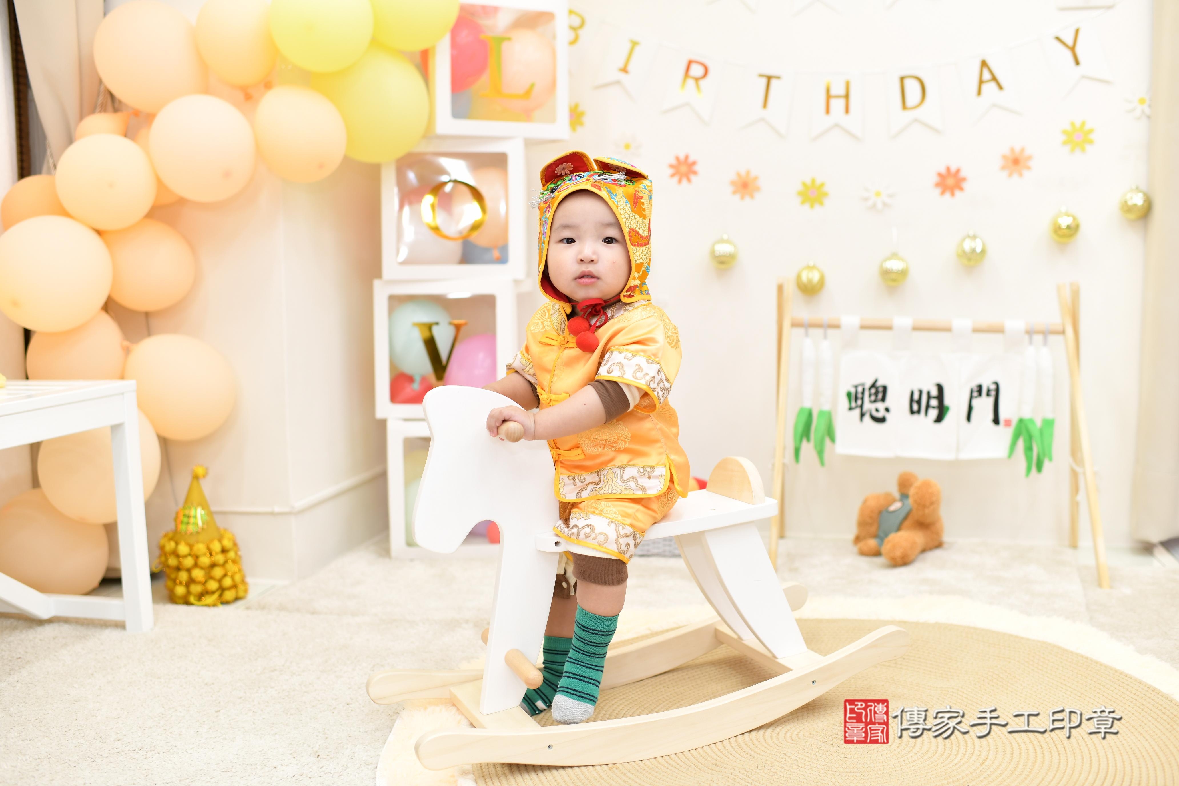 傳家手工印章高雄店、抓周、度脺、美式風會場、傳家嬰兒古禮、吉祥話、抓周道具物品24種、拍照。抓周證書。寶寶抓周、滿周歲、生日快樂、祝福