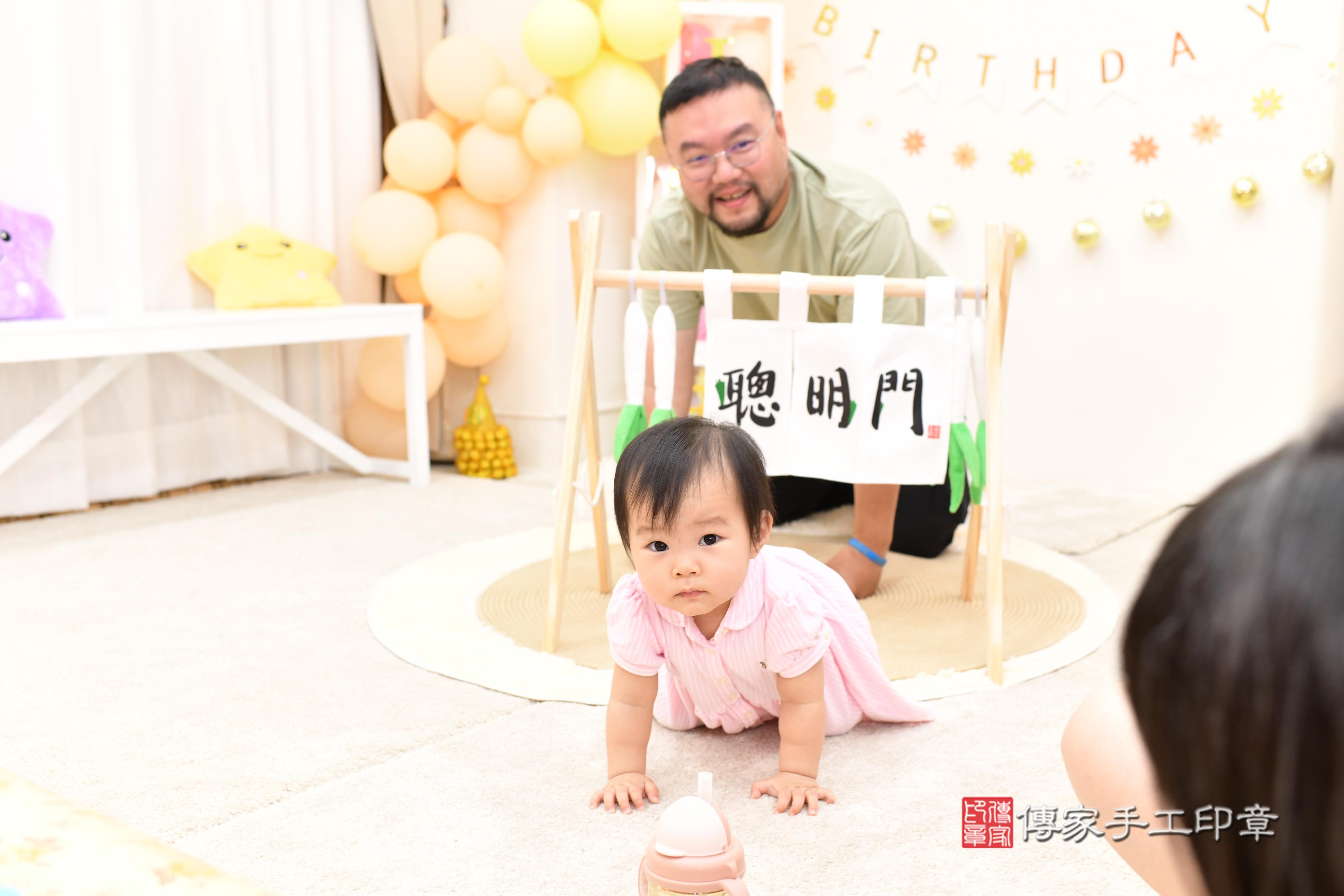 傳家手工印章高雄店、抓周、度脺、美式風會場、傳家嬰兒古禮、吉祥話、抓周道具物品24種、拍照。抓周證書。寶寶抓周、滿周歲、生日快樂、祝福