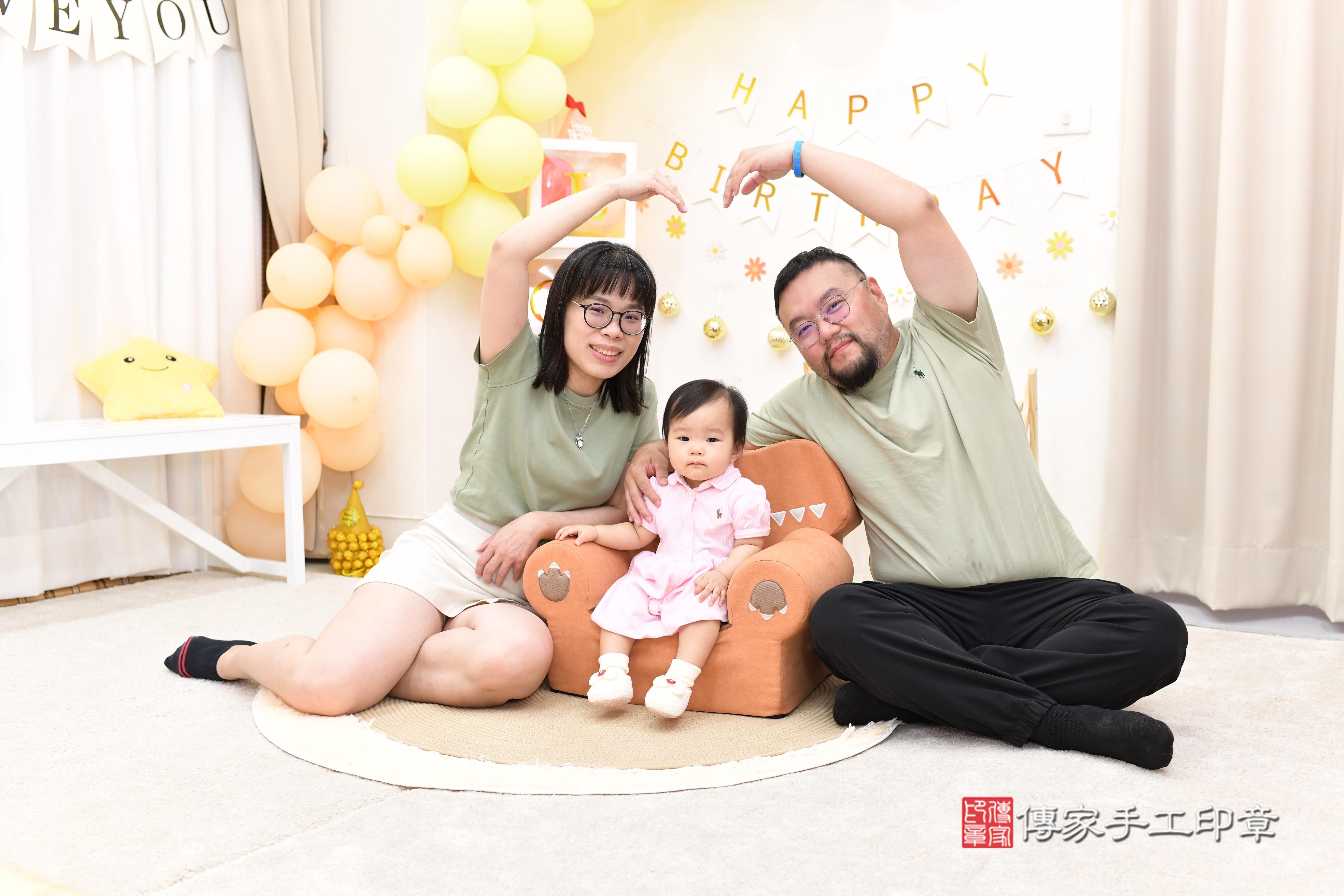 傳家手工印章高雄店、抓周、度脺、美式風會場、傳家嬰兒古禮、吉祥話、抓周道具物品24種、拍照。抓周證書。寶寶抓周、滿周歲、生日快樂、祝福