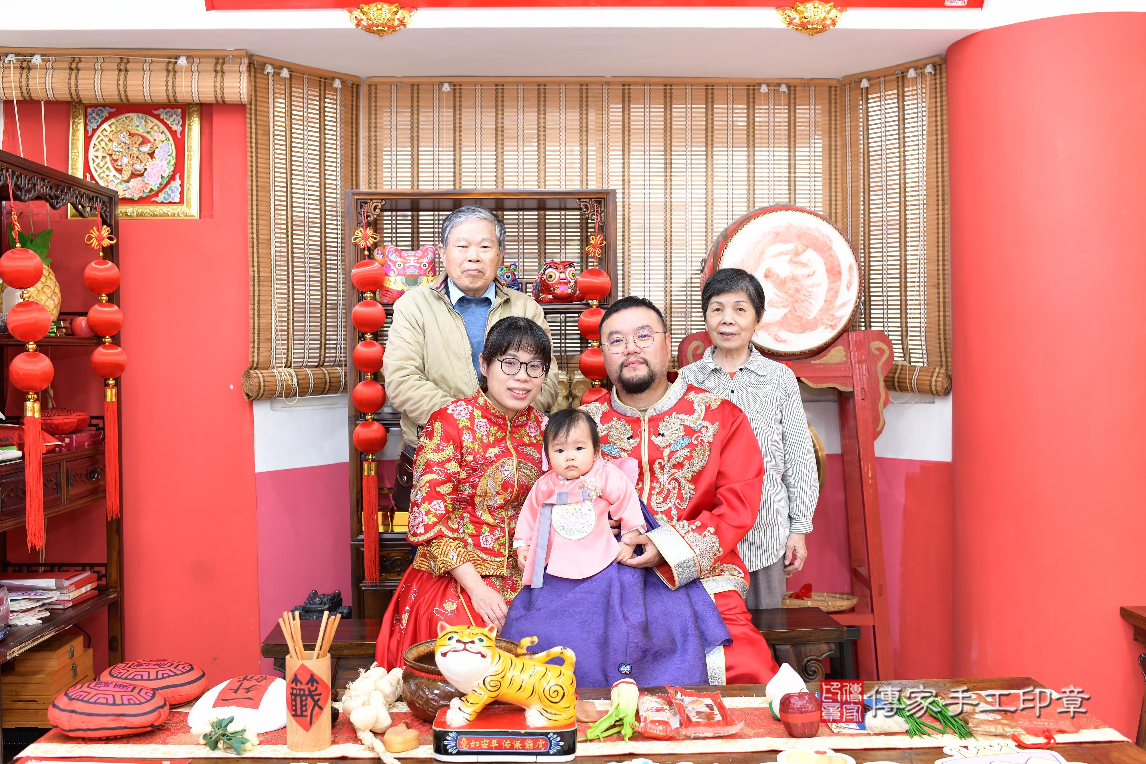 傳家手工印章高雄店、抓周、度脺、美式風會場、傳家嬰兒古禮、吉祥話、抓周道具物品24種、拍照。抓周證書。寶寶抓周、滿周歲、生日快樂、祝福