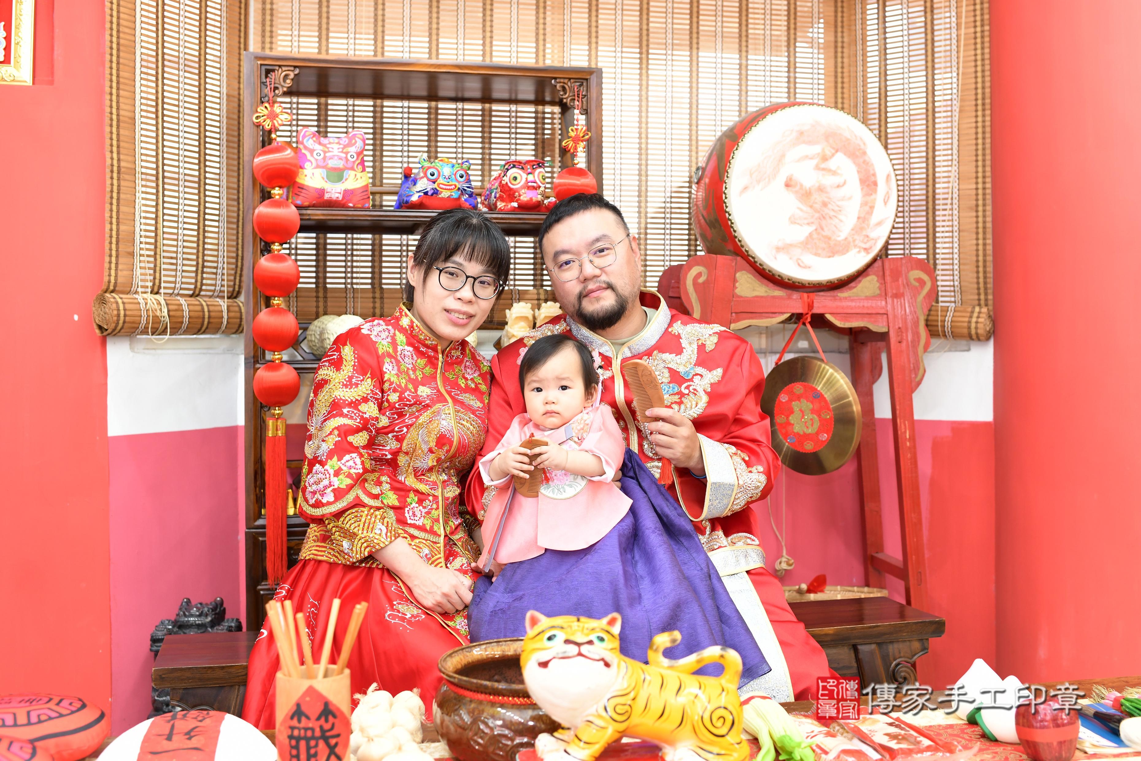 傳家手工印章高雄店、抓周、度脺、美式風會場、傳家嬰兒古禮、吉祥話、抓周道具物品24種、拍照。抓周證書。寶寶抓周、滿周歲、生日快樂、祝福