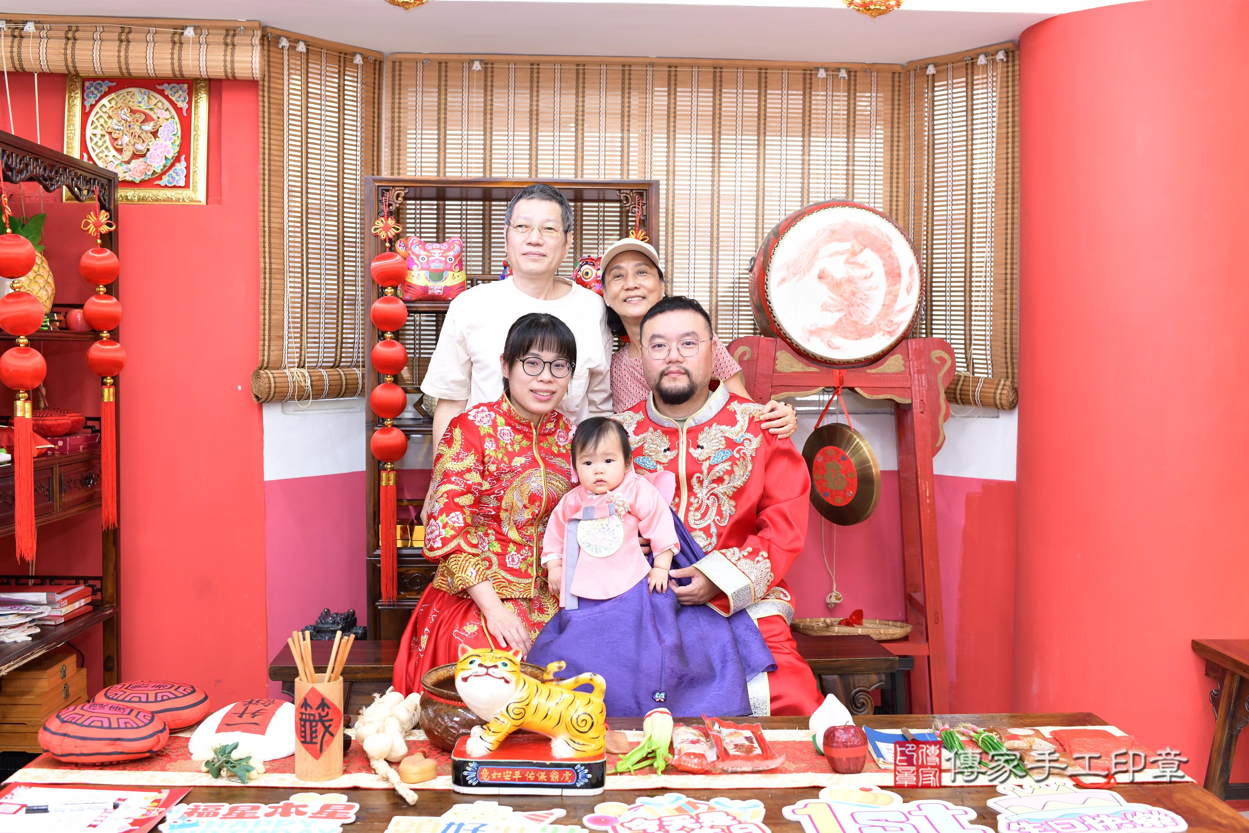 傳家手工印章高雄店、抓周、度脺、美式風會場、傳家嬰兒古禮、吉祥話、抓周道具物品24種、拍照。抓周證書。寶寶抓周、滿周歲、生日快樂、祝福