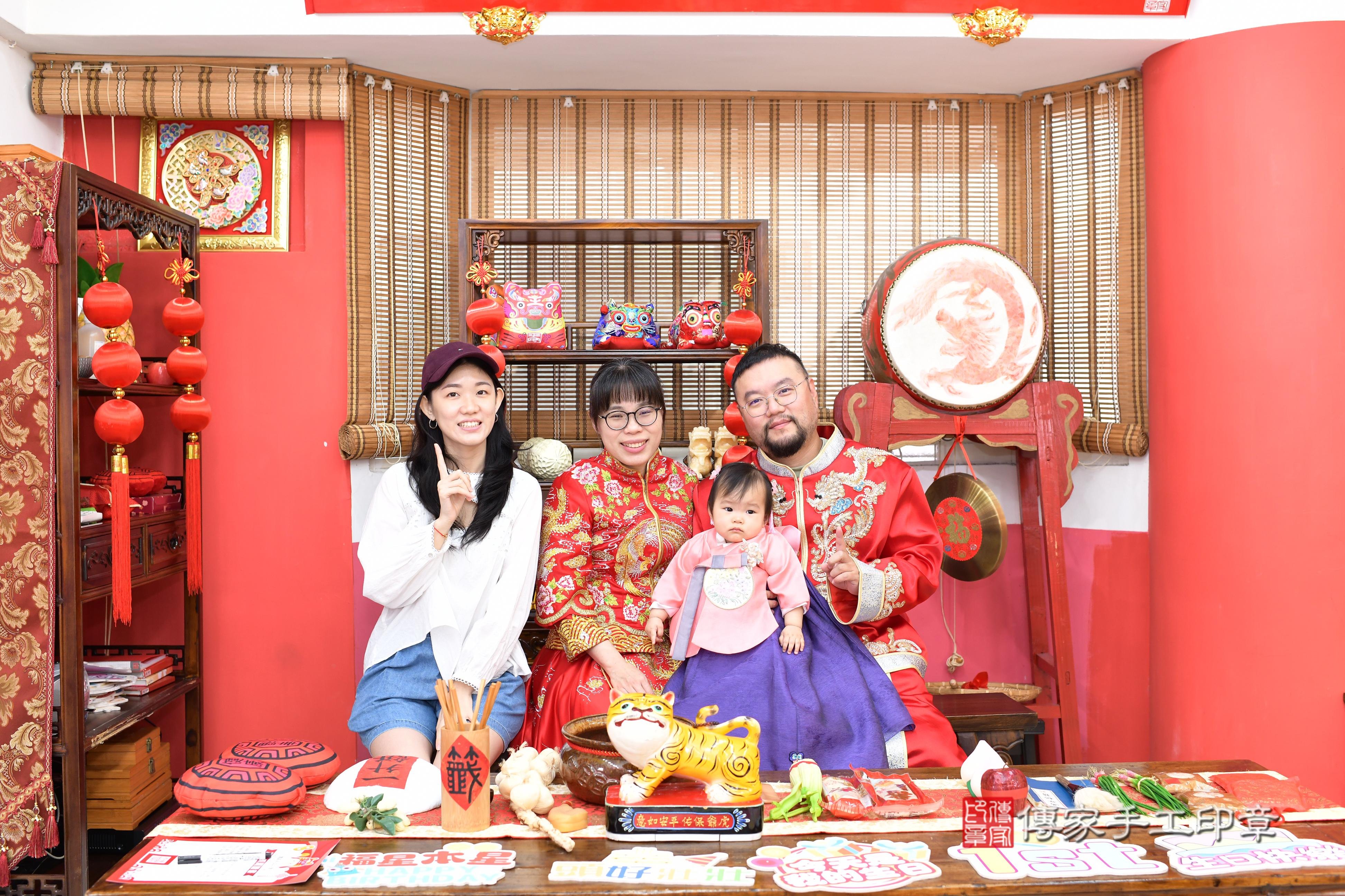 傳家手工印章高雄店、抓周、度脺、美式風會場、傳家嬰兒古禮、吉祥話、抓周道具物品24種、拍照。抓周證書。寶寶抓周、滿周歲、生日快樂、祝福