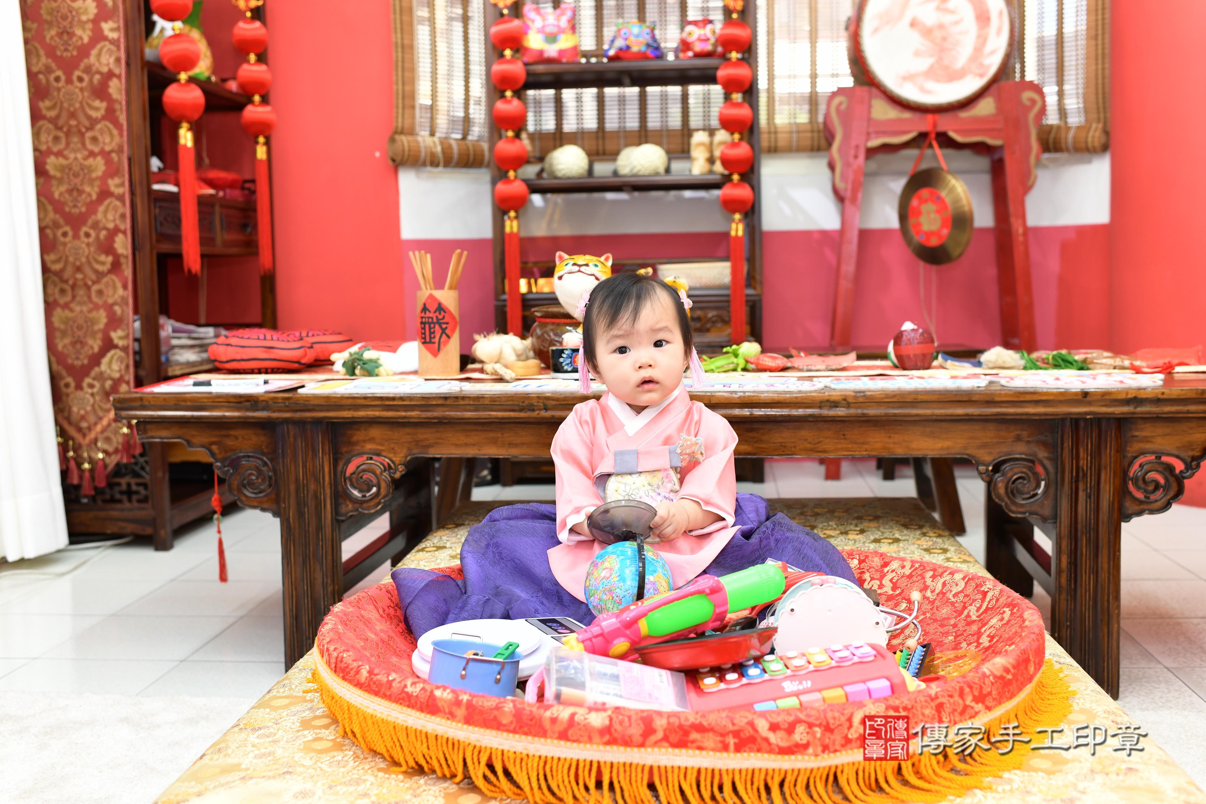 傳家手工印章高雄店、抓周、度脺、美式風會場、傳家嬰兒古禮、吉祥話、抓周道具物品24種、拍照。抓周證書。寶寶抓周、滿周歲、生日快樂、祝福