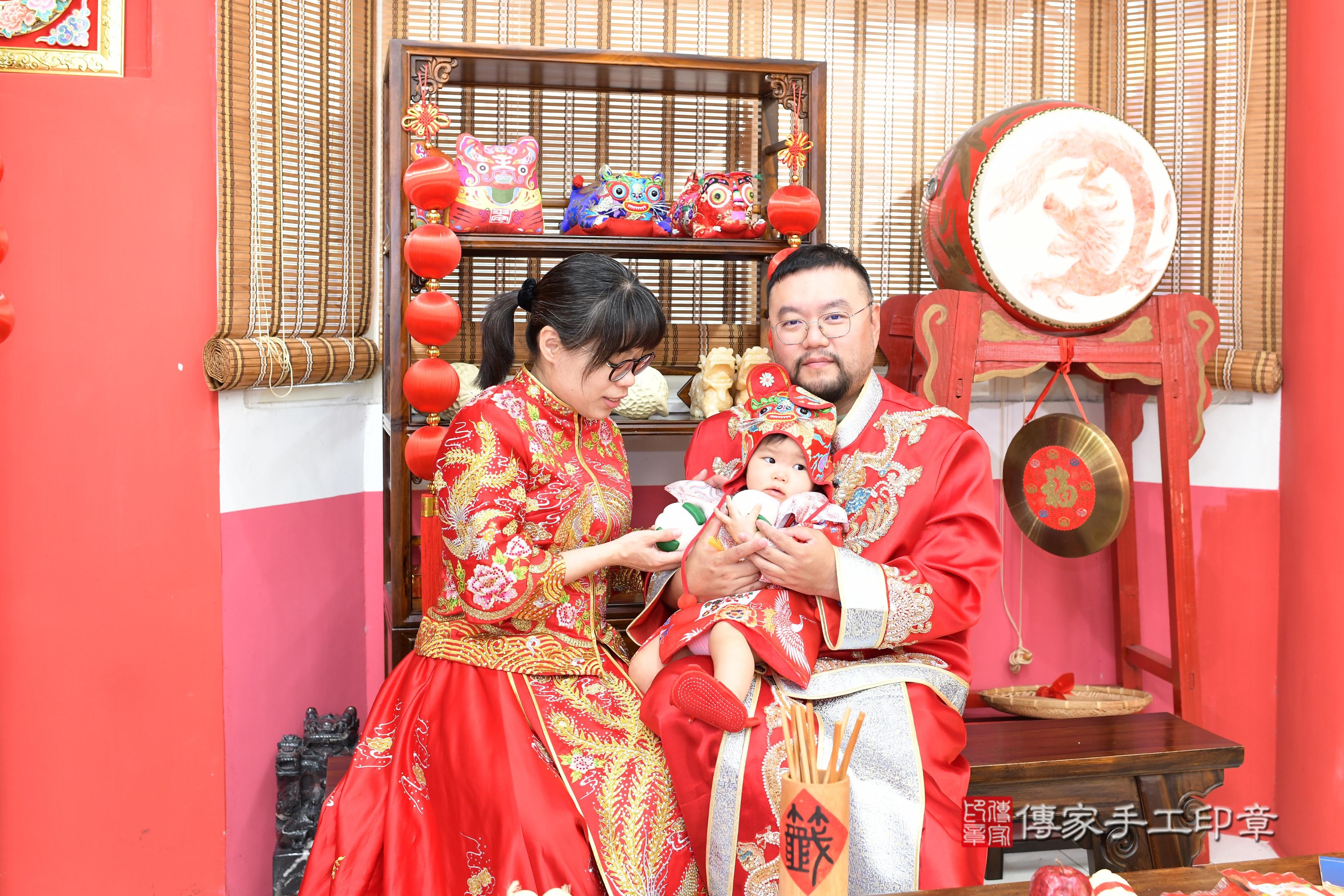 傳家手工印章高雄店、抓周、度脺、美式風會場、傳家嬰兒古禮、吉祥話、抓周道具物品24種、拍照。抓周證書。寶寶抓周、滿周歲、生日快樂、祝福