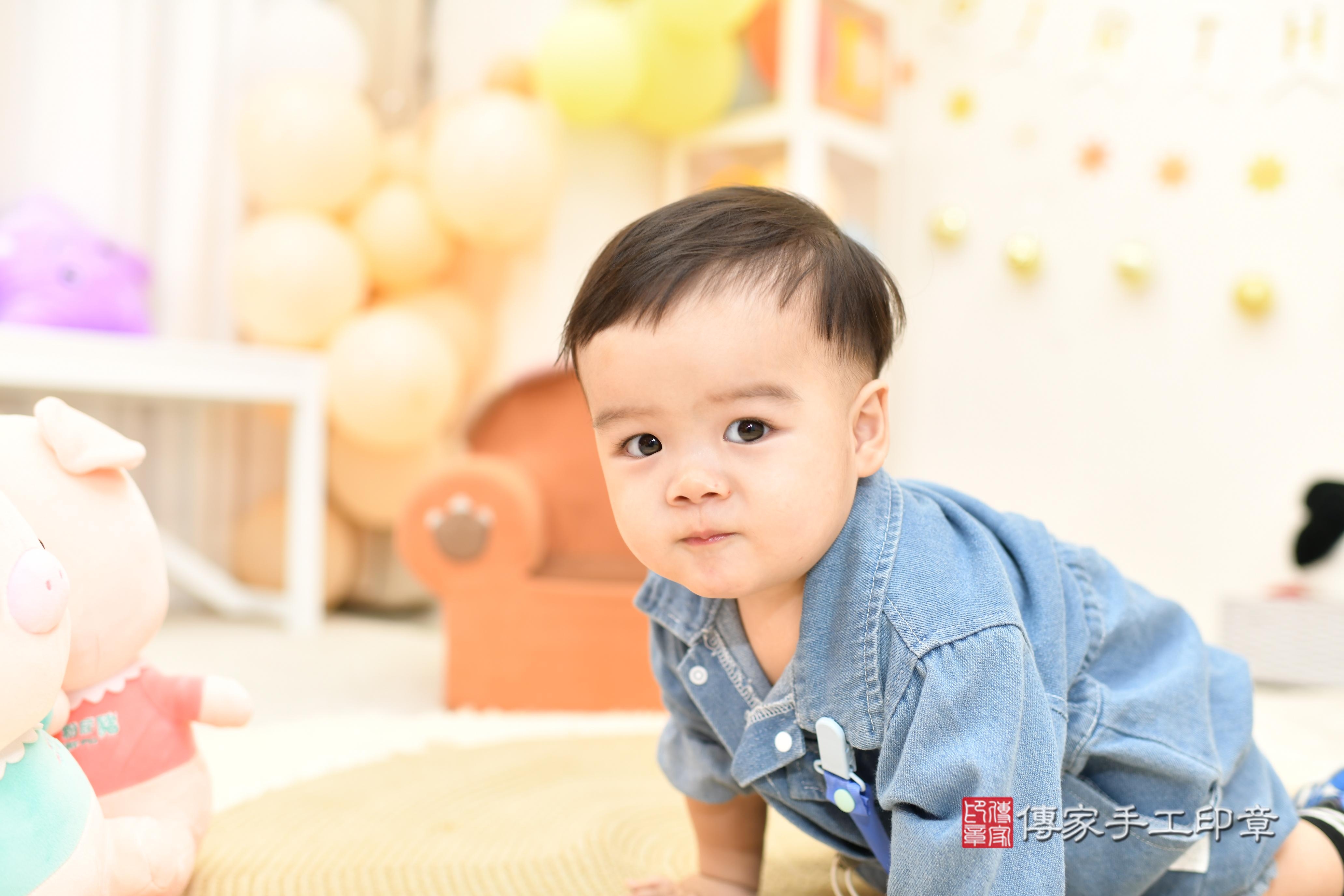 傳家手工印章高雄店、抓周、度脺、美式風會場、傳家嬰兒古禮、吉祥話、抓周道具物品24種、拍照。抓周證書。寶寶抓周、滿周歲、生日快樂、祝福