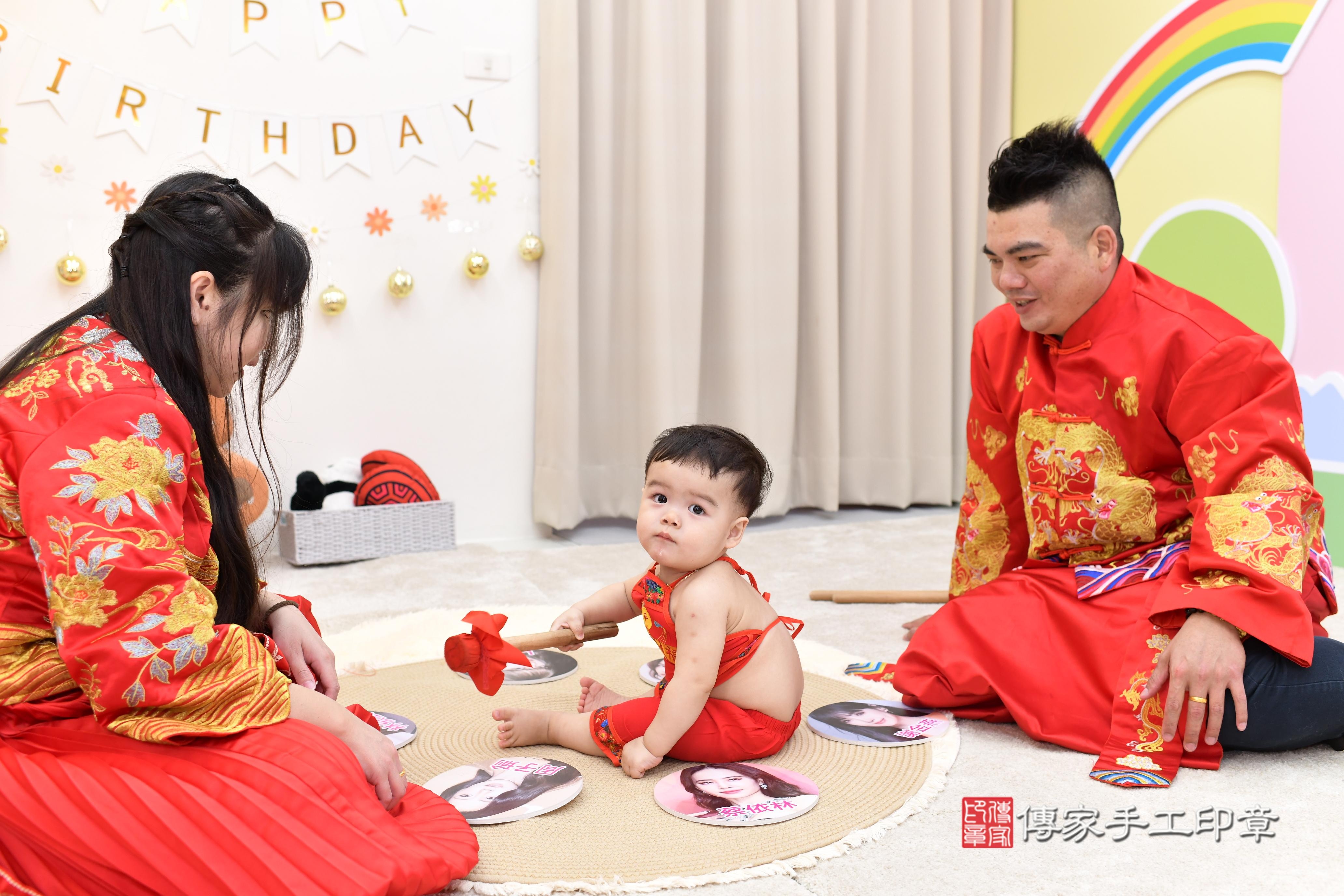 傳家手工印章高雄店、抓周、度脺、美式風會場、傳家嬰兒古禮、吉祥話、抓周道具物品24種、拍照。抓周證書。寶寶抓周、滿周歲、生日快樂、祝福