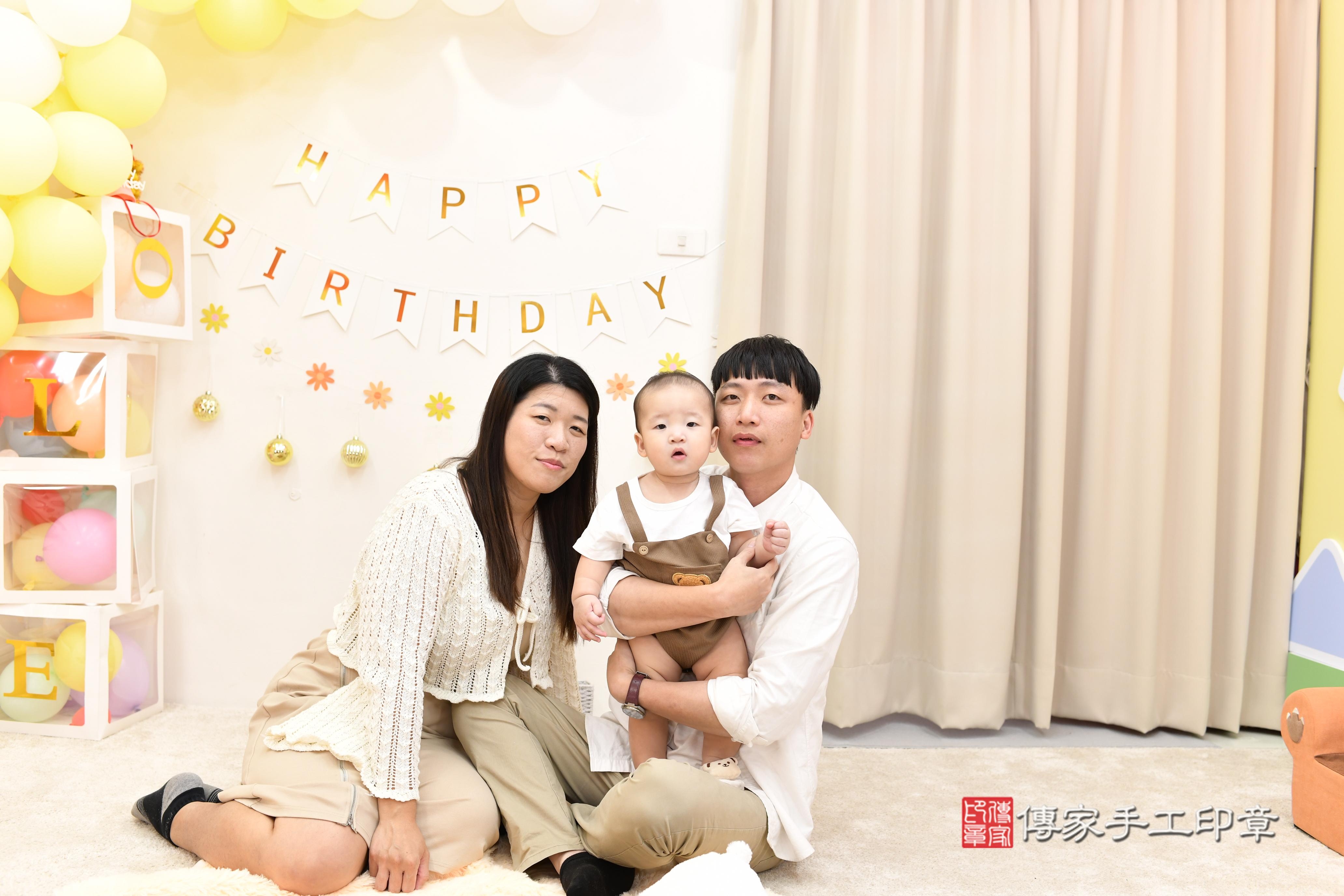 傳家手工印章高雄店、抓周、度脺、美式風會場、傳家嬰兒古禮、吉祥話、抓周道具物品24種、拍照。抓周證書。寶寶抓周、滿周歲、生日快樂、祝福