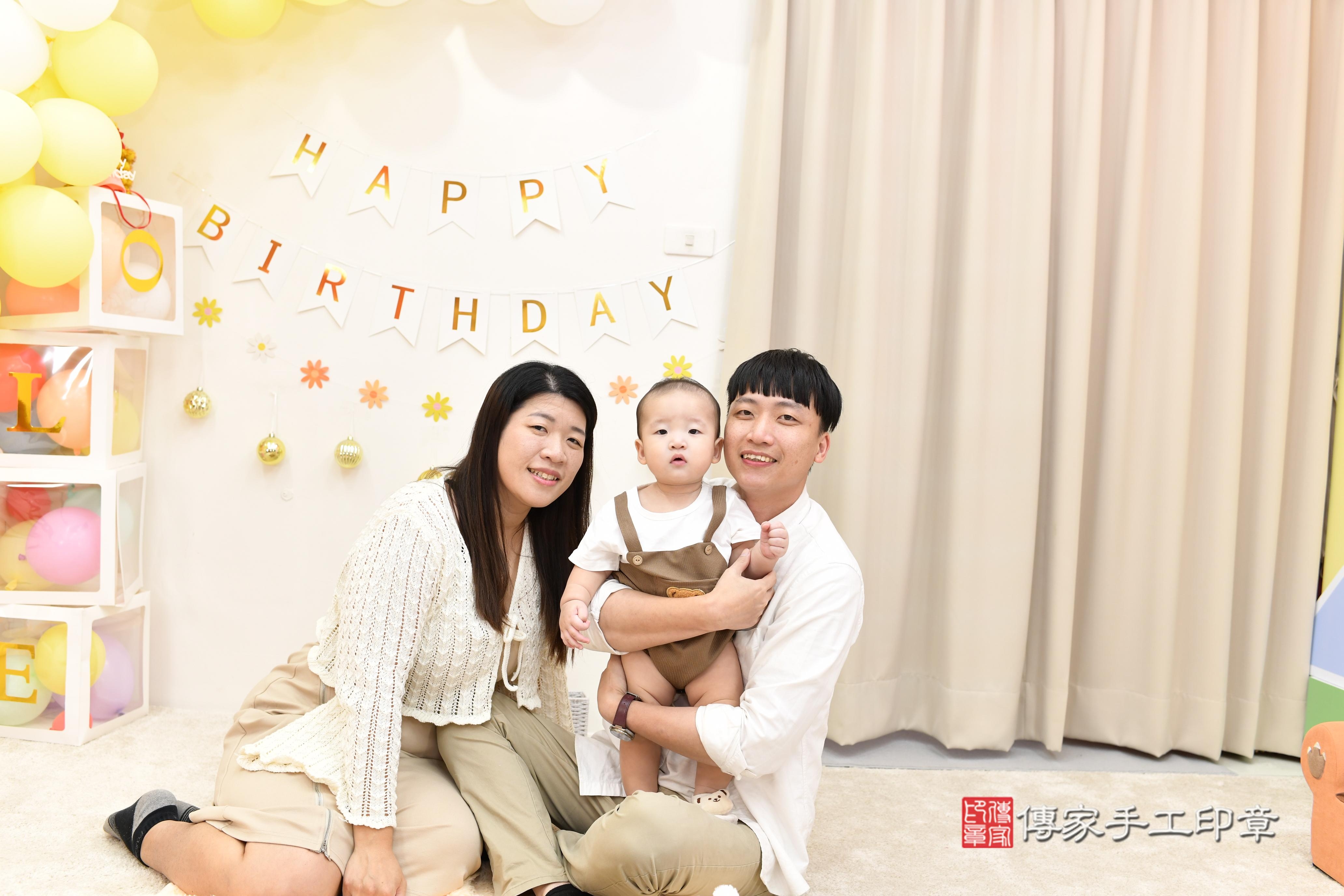 傳家手工印章高雄店、抓周、度脺、美式風會場、傳家嬰兒古禮、吉祥話、抓周道具物品24種、拍照。抓周證書。寶寶抓周、滿周歲、生日快樂、祝福