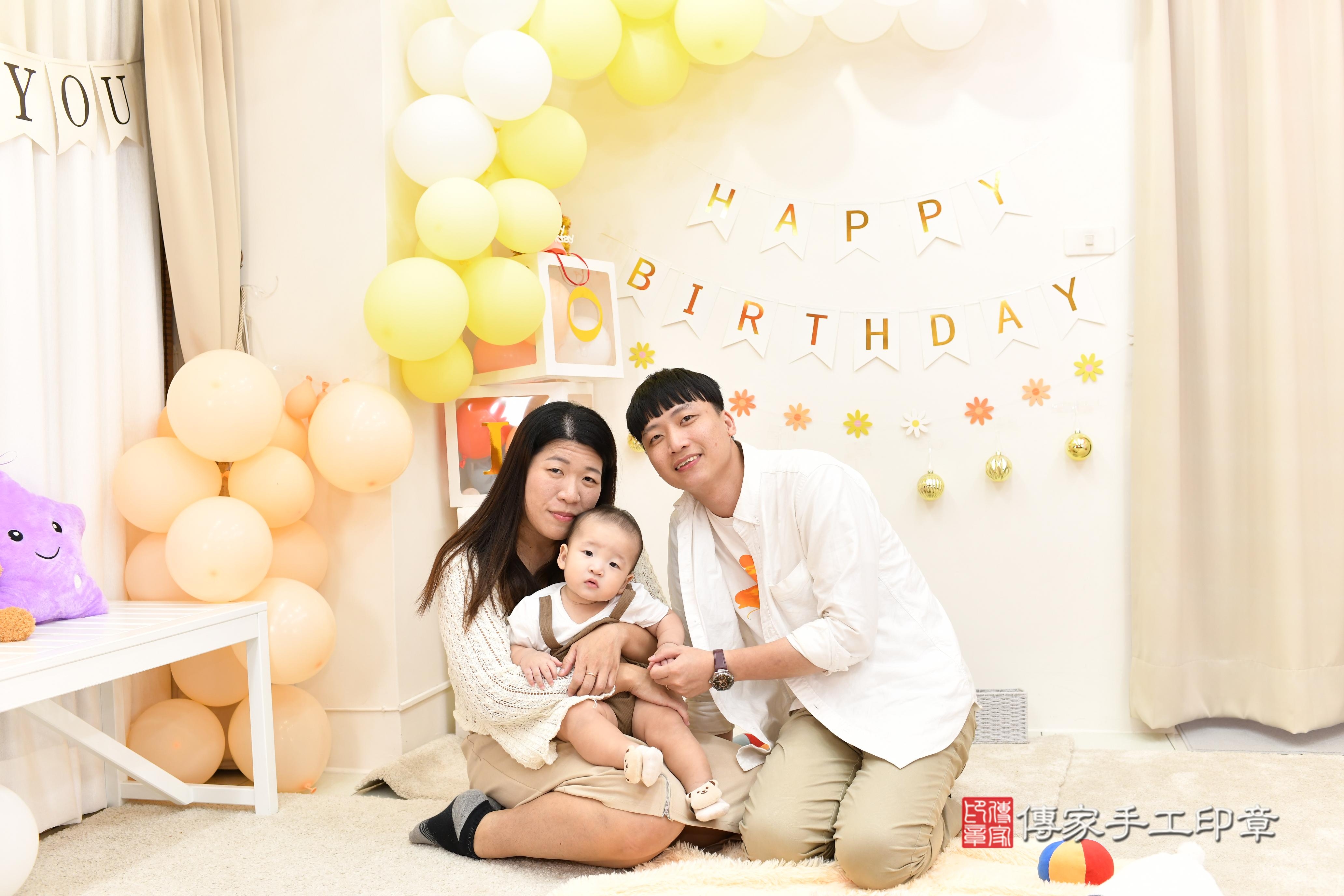 傳家手工印章高雄店、抓周、度脺、美式風會場、傳家嬰兒古禮、吉祥話、抓周道具物品24種、拍照。抓周證書。寶寶抓周、滿周歲、生日快樂、祝福