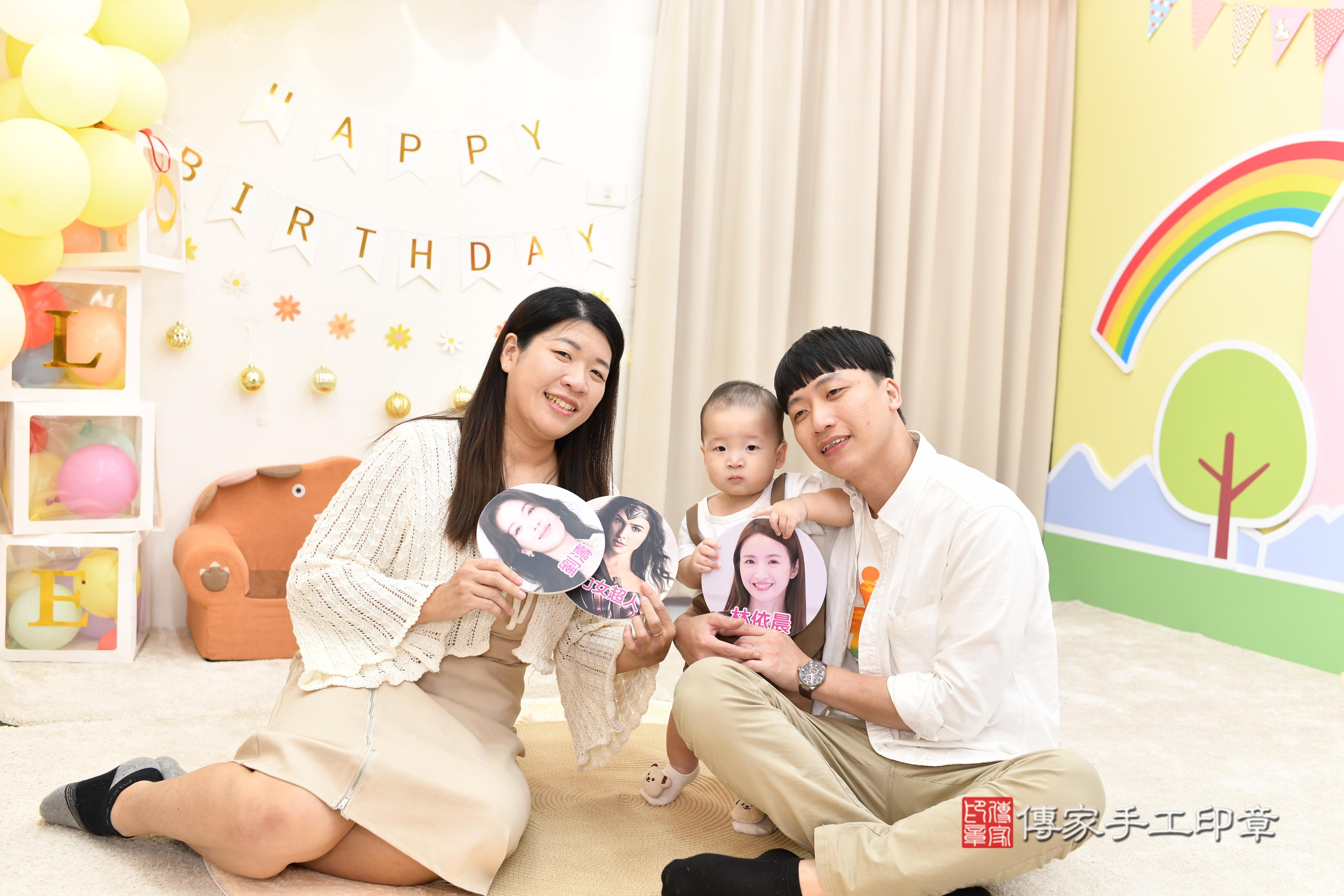 傳家手工印章高雄店、抓周、度脺、美式風會場、傳家嬰兒古禮、吉祥話、抓周道具物品24種、拍照。抓周證書。寶寶抓周、滿周歲、生日快樂、祝福