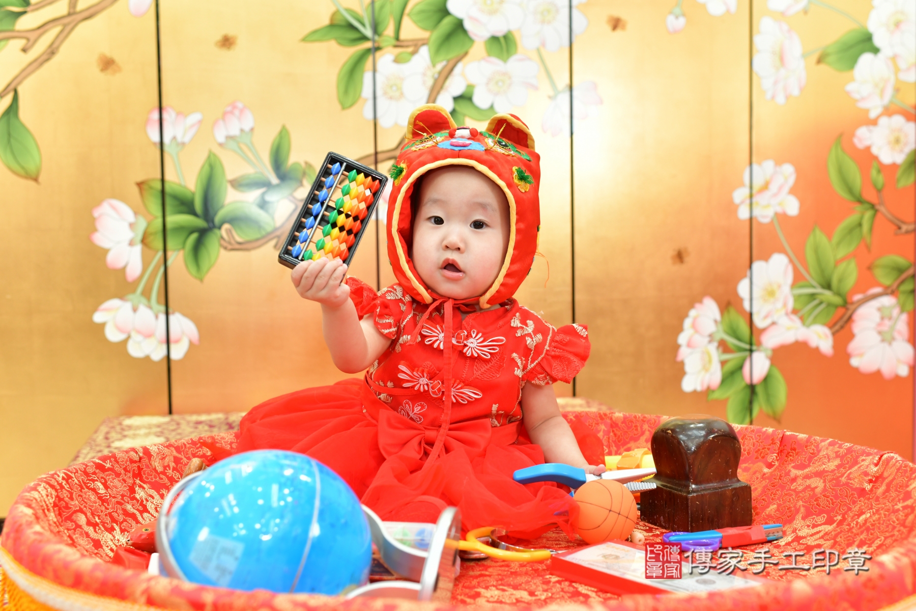 2026-01-21抓週儀式全紀錄：寶寶的未來小預言！台中市琋琋寶貝抓周推薦：傳家台中店抓周度脺中國風會場，嬰兒古禮抓周流程儀式吉祥話、抓周道具物品24種、拍照。抓周證書。2025.11.24照：0