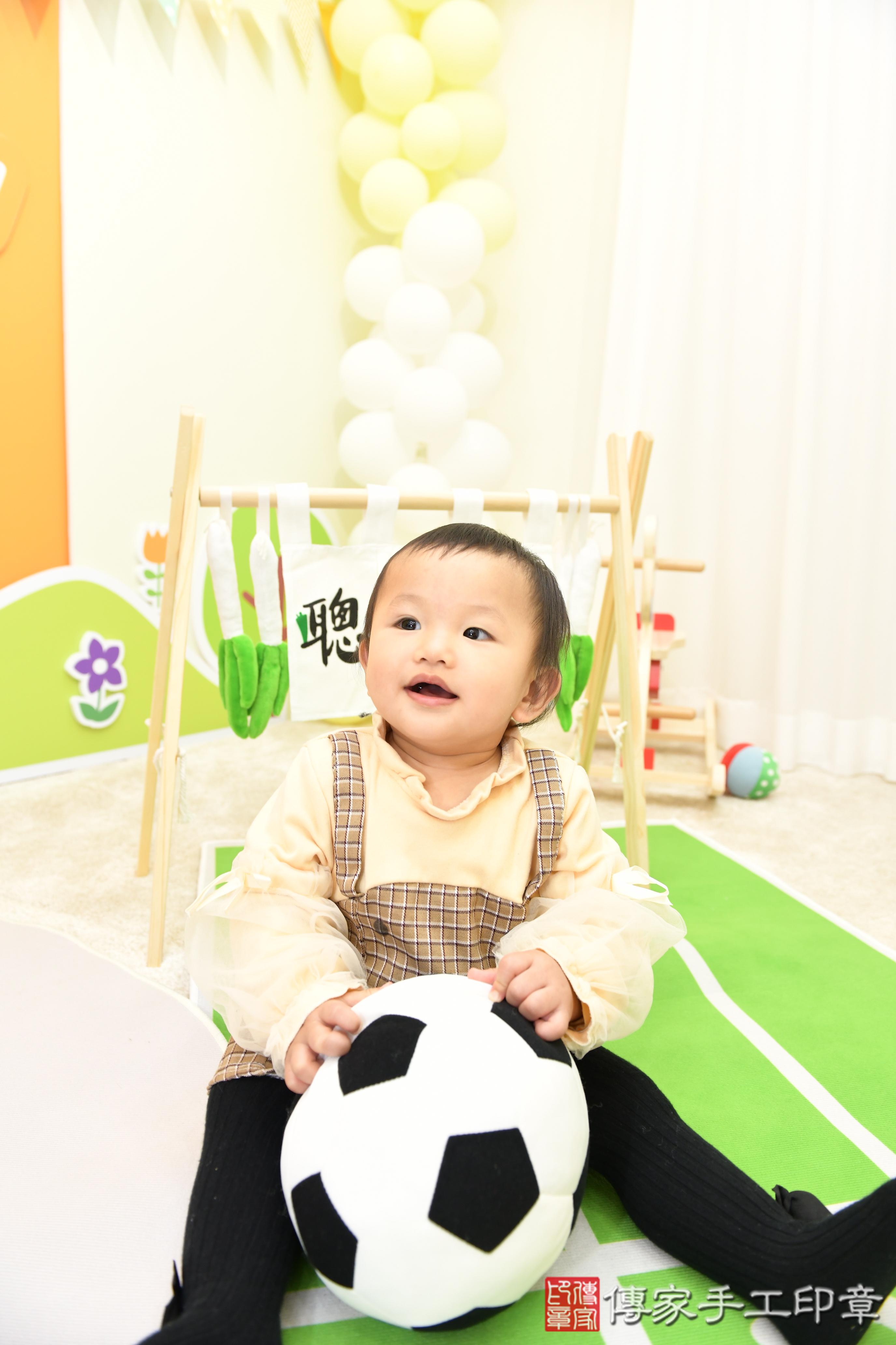 傳家手工印章台南店、抓周、度脺、美式風會場、傳家嬰兒古禮、吉祥話、抓周道具物品24種、拍照。抓周證書。寶寶抓周、滿周歲、生日快樂、祝福