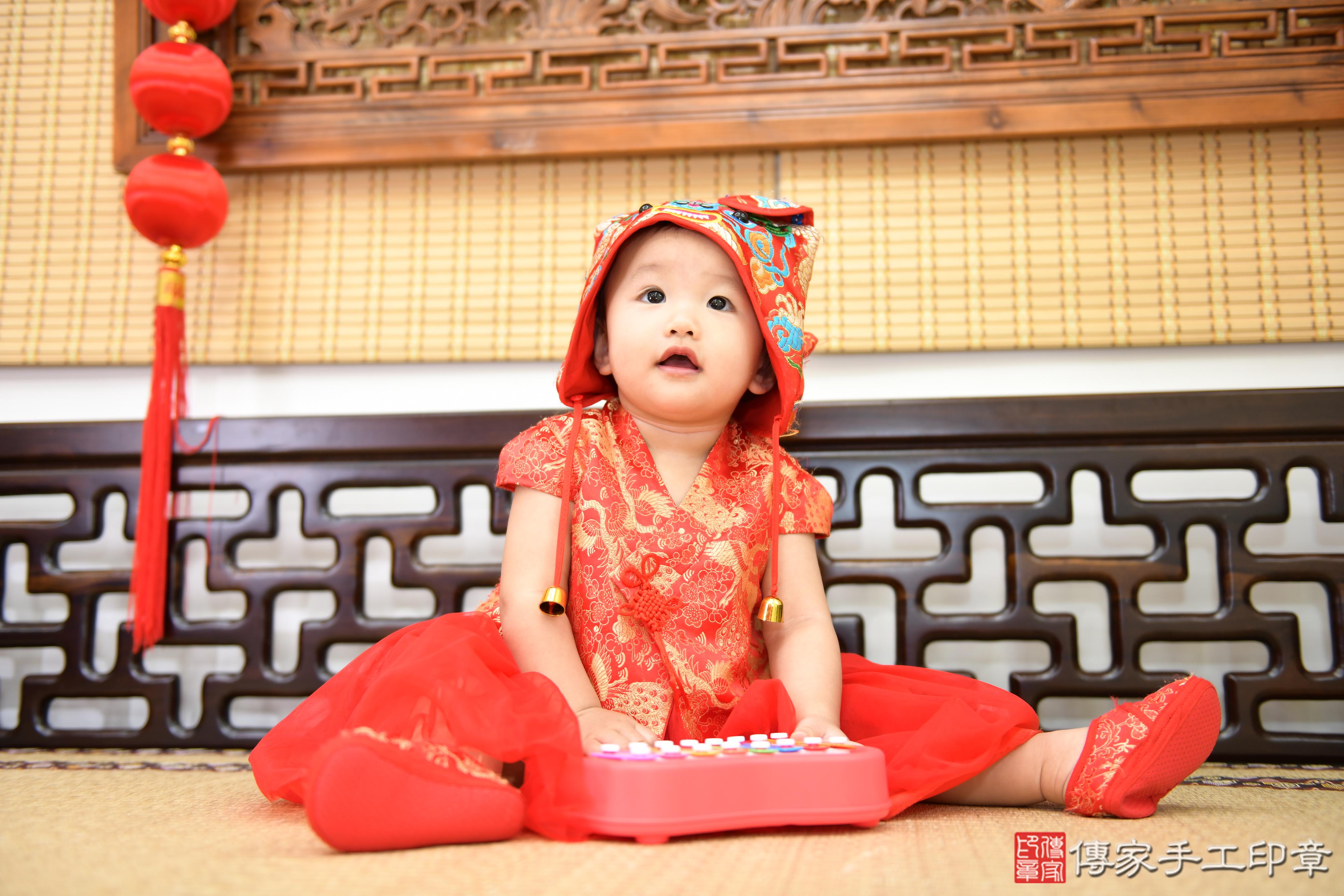 傳家手工印章台南店、抓周、度脺、美式風會場、傳家嬰兒古禮、吉祥話、抓周道具物品24種、拍照。抓周證書。寶寶抓周、滿周歲、生日快樂、祝福