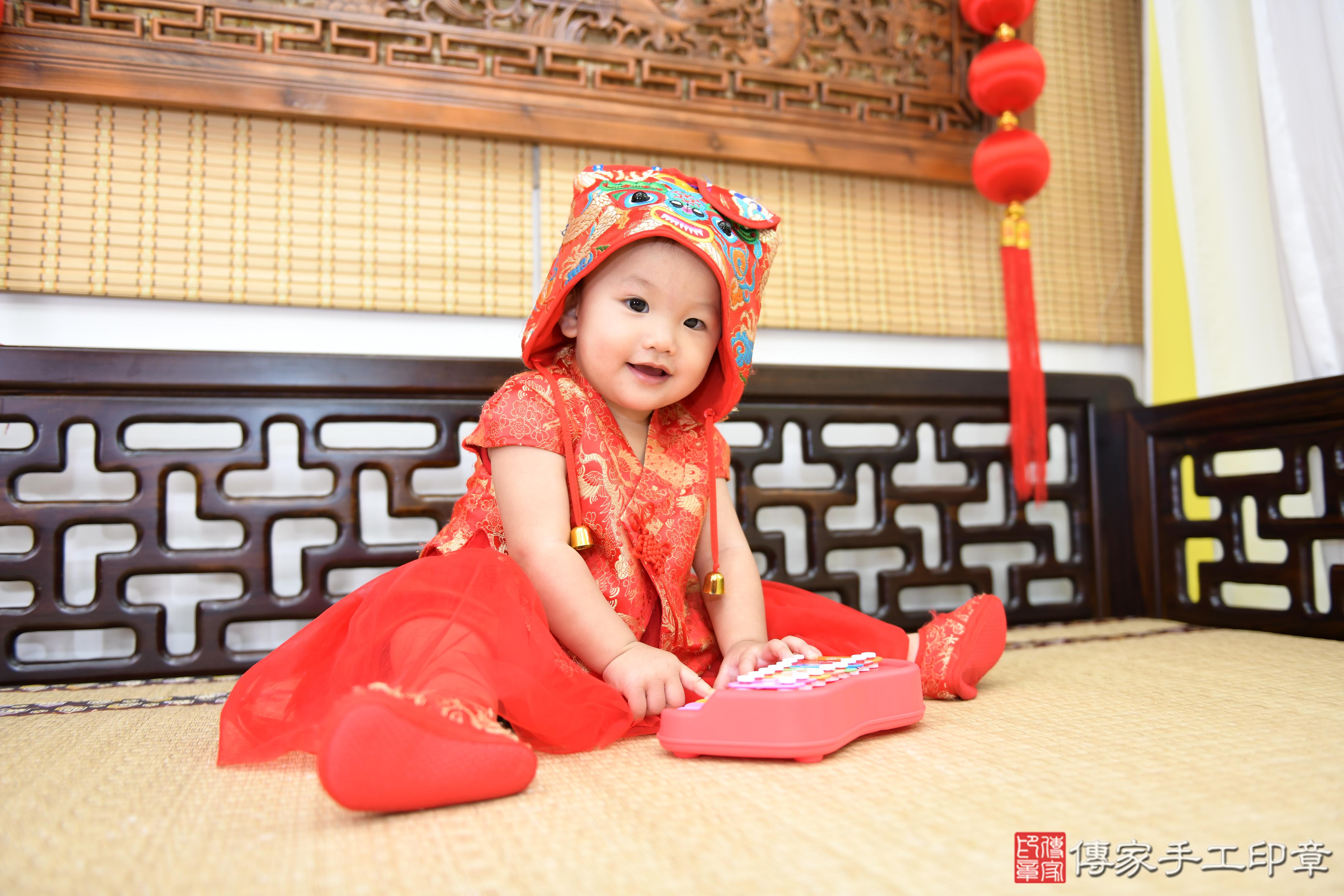 傳家手工印章台南店、抓周、度脺、美式風會場、傳家嬰兒古禮、吉祥話、抓周道具物品24種、拍照。抓周證書。寶寶抓周、滿周歲、生日快樂、祝福