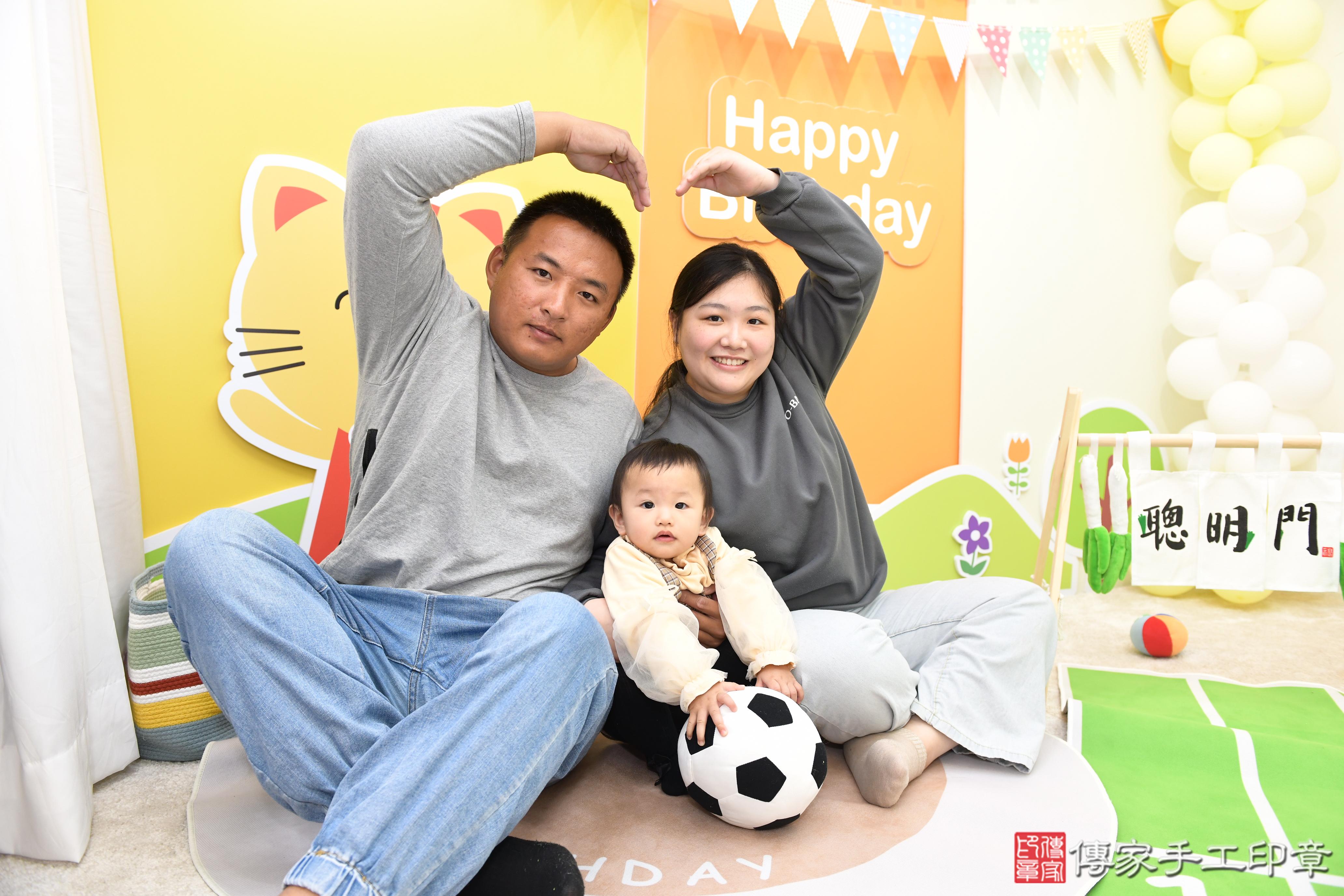 傳家手工印章台南店、抓周、度脺、美式風會場、傳家嬰兒古禮、吉祥話、抓周道具物品24種、拍照。抓周證書。寶寶抓周、滿周歲、生日快樂、祝福