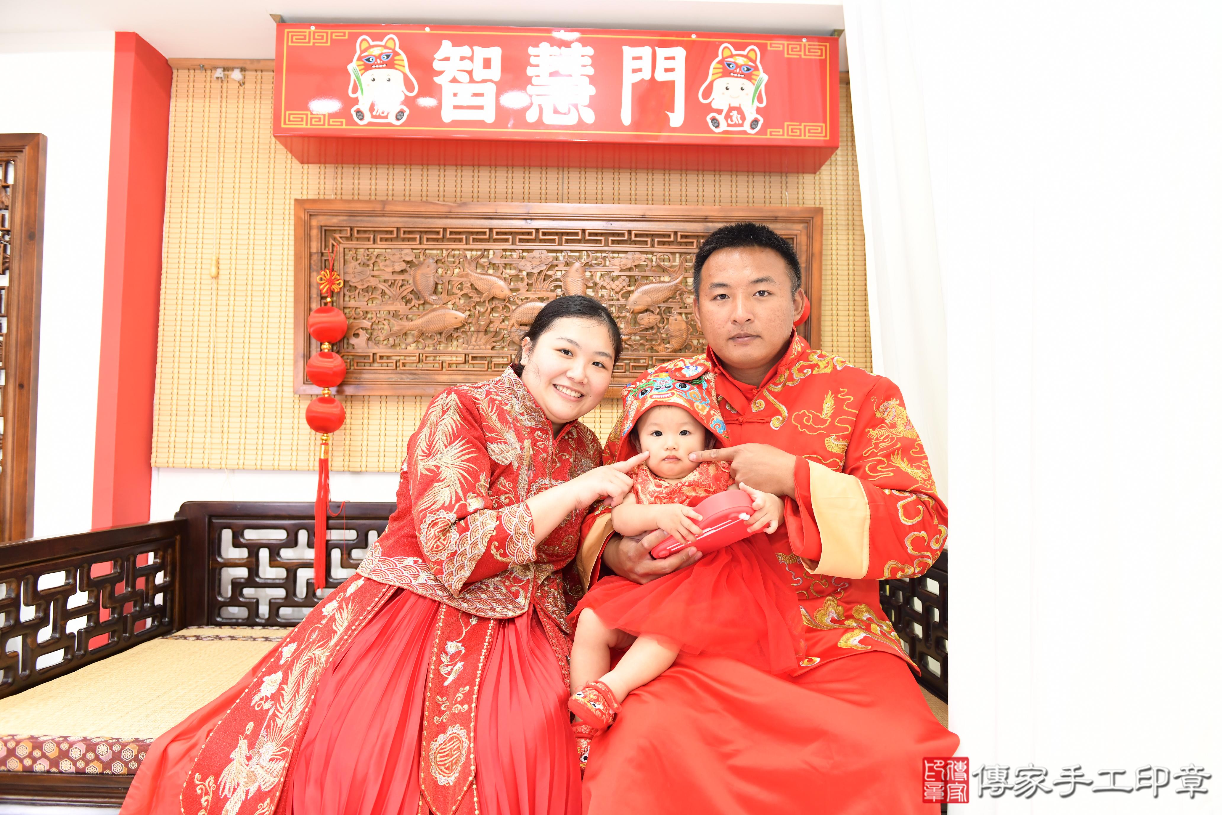 傳家手工印章台南店、抓周、度脺、美式風會場、傳家嬰兒古禮、吉祥話、抓周道具物品24種、拍照。抓周證書。寶寶抓周、滿周歲、生日快樂、祝福