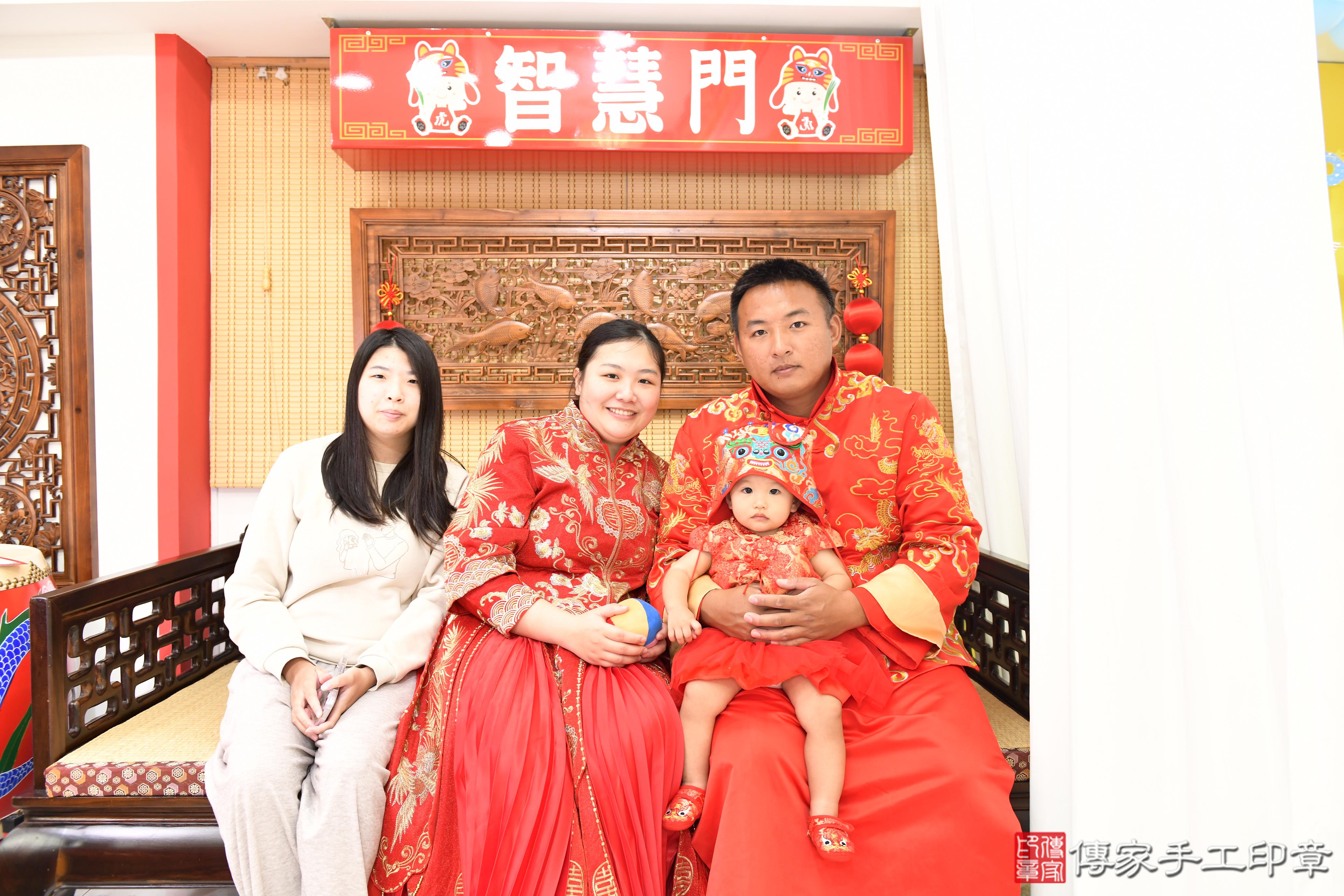 傳家手工印章台南店、抓周、度脺、美式風會場、傳家嬰兒古禮、吉祥話、抓周道具物品24種、拍照。抓周證書。寶寶抓周、滿周歲、生日快樂、祝福