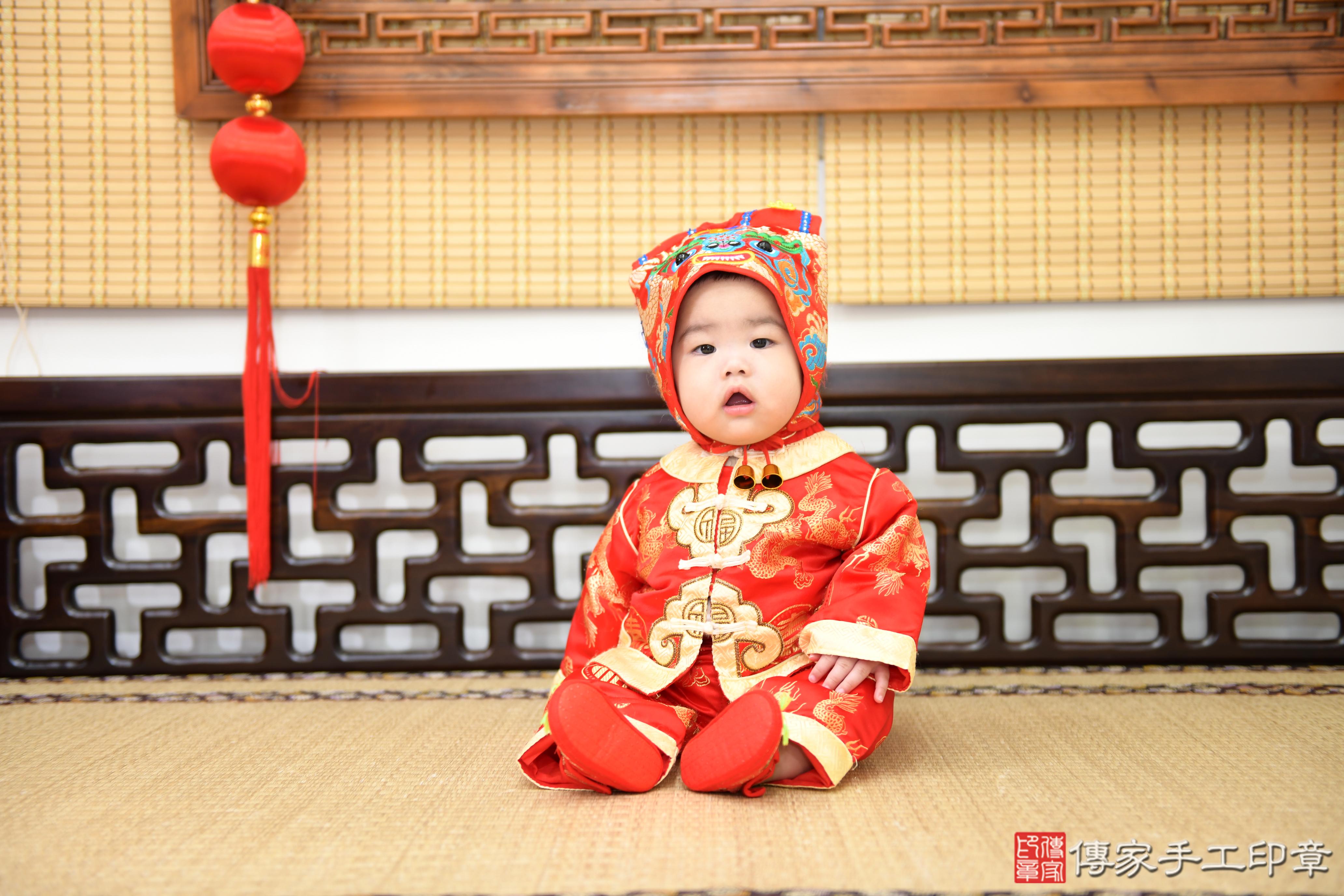 傳家手工印章台南店、抓周、度脺、美式風會場、傳家嬰兒古禮、吉祥話、抓周道具物品24種、拍照。抓周證書。寶寶抓周、滿周歲、生日快樂、祝福