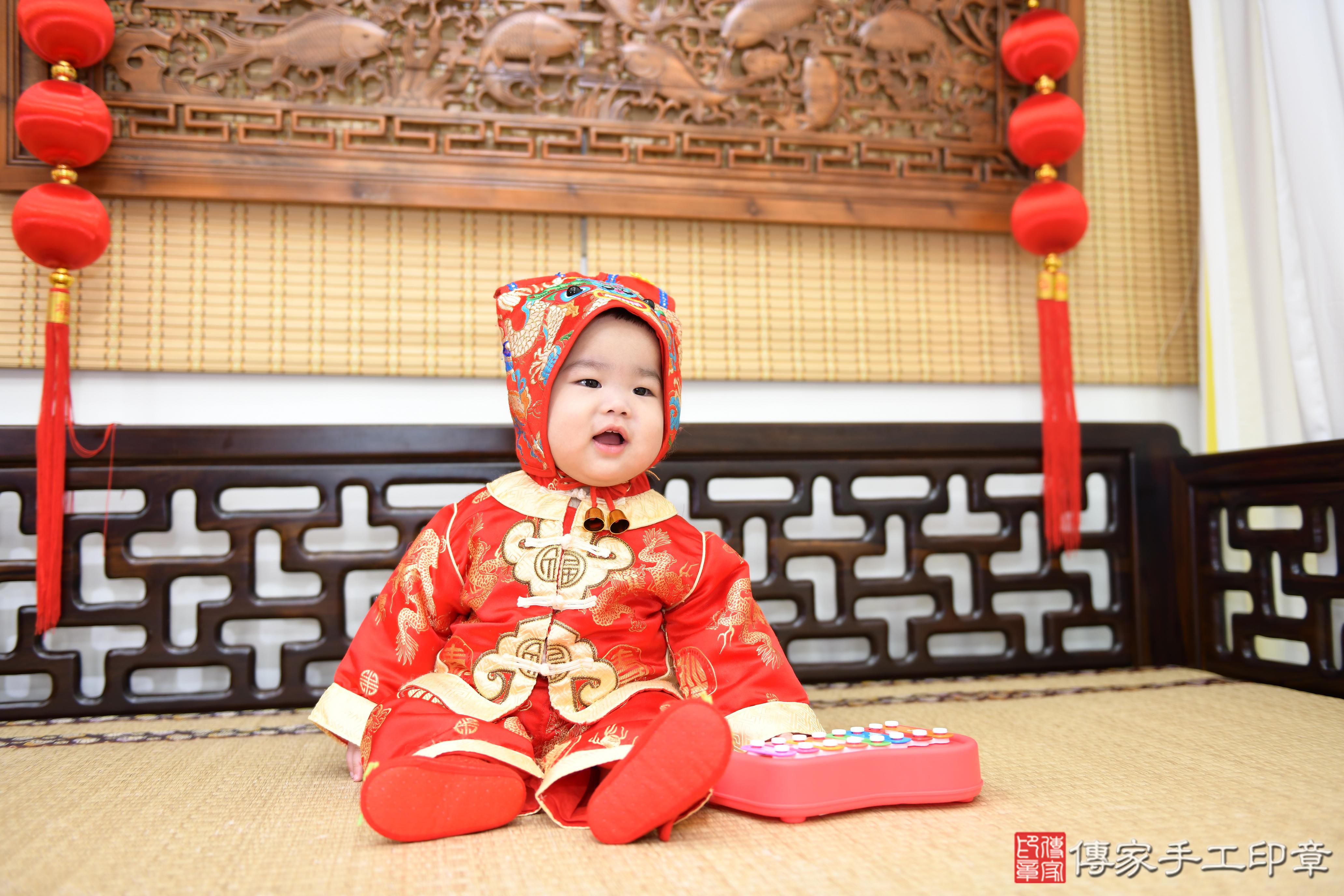 傳家手工印章台南店、抓周、度脺、美式風會場、傳家嬰兒古禮、吉祥話、抓周道具物品24種、拍照。抓周證書。寶寶抓周、滿周歲、生日快樂、祝福