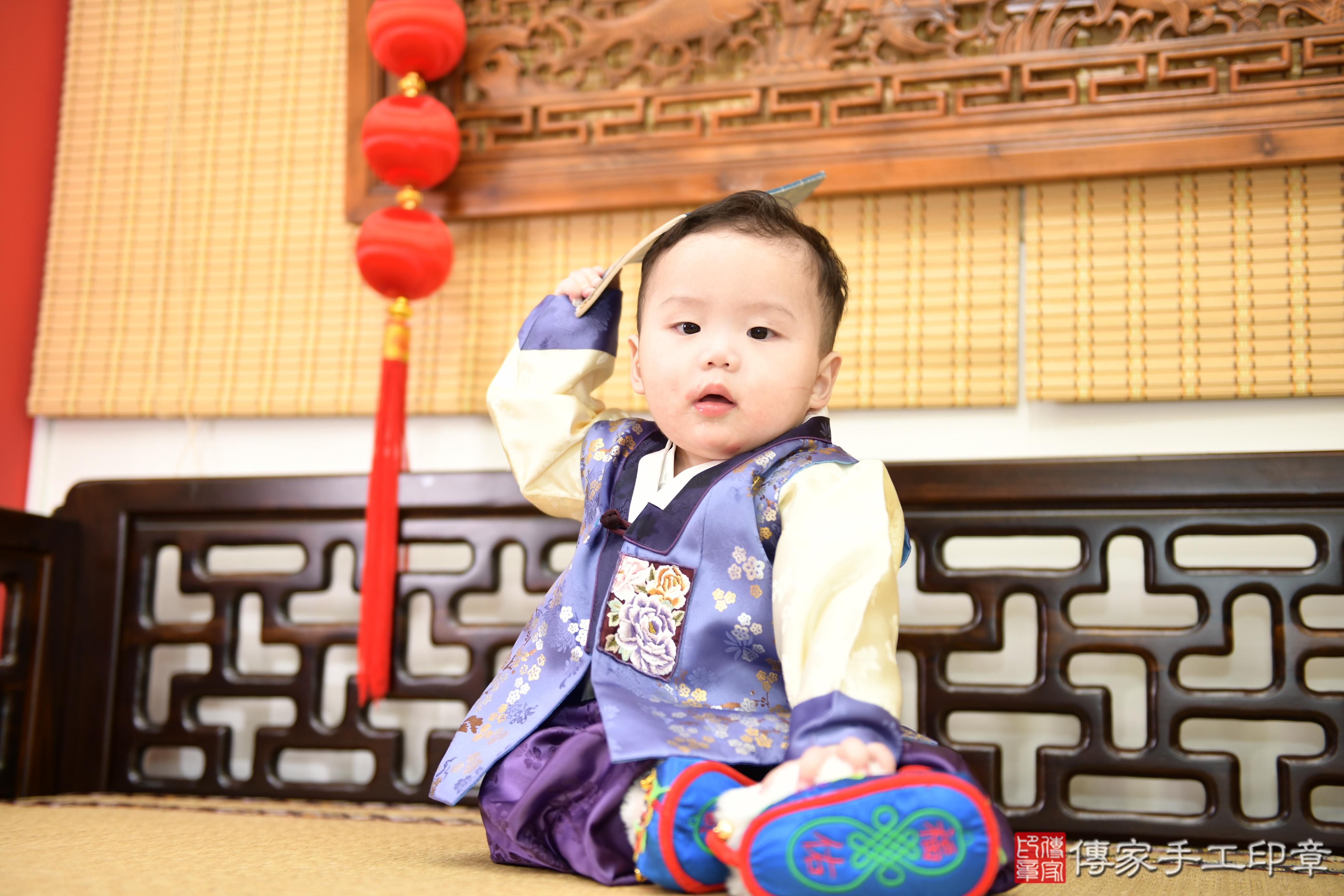 傳家手工印章台南店、抓周、度脺、美式風會場、傳家嬰兒古禮、吉祥話、抓周道具物品24種、拍照。抓周證書。寶寶抓周、滿周歲、生日快樂、祝福