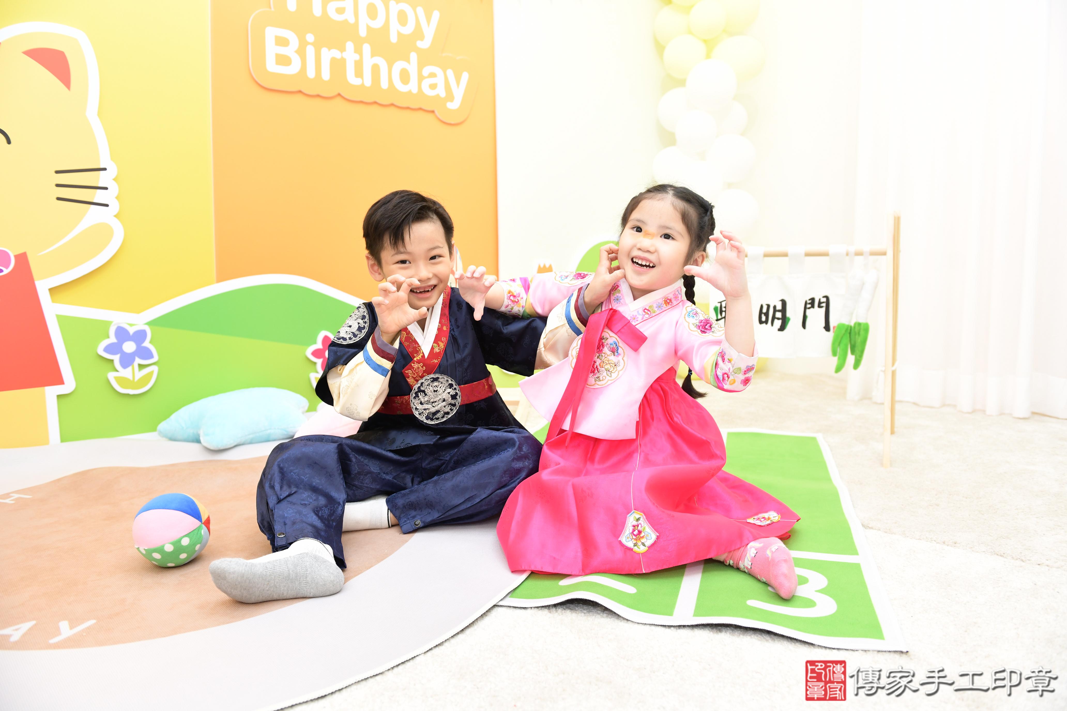 傳家手工印章台南店、抓周、度脺、美式風會場、傳家嬰兒古禮、吉祥話、抓周道具物品24種、拍照。抓周證書。寶寶抓周、滿周歲、生日快樂、祝福