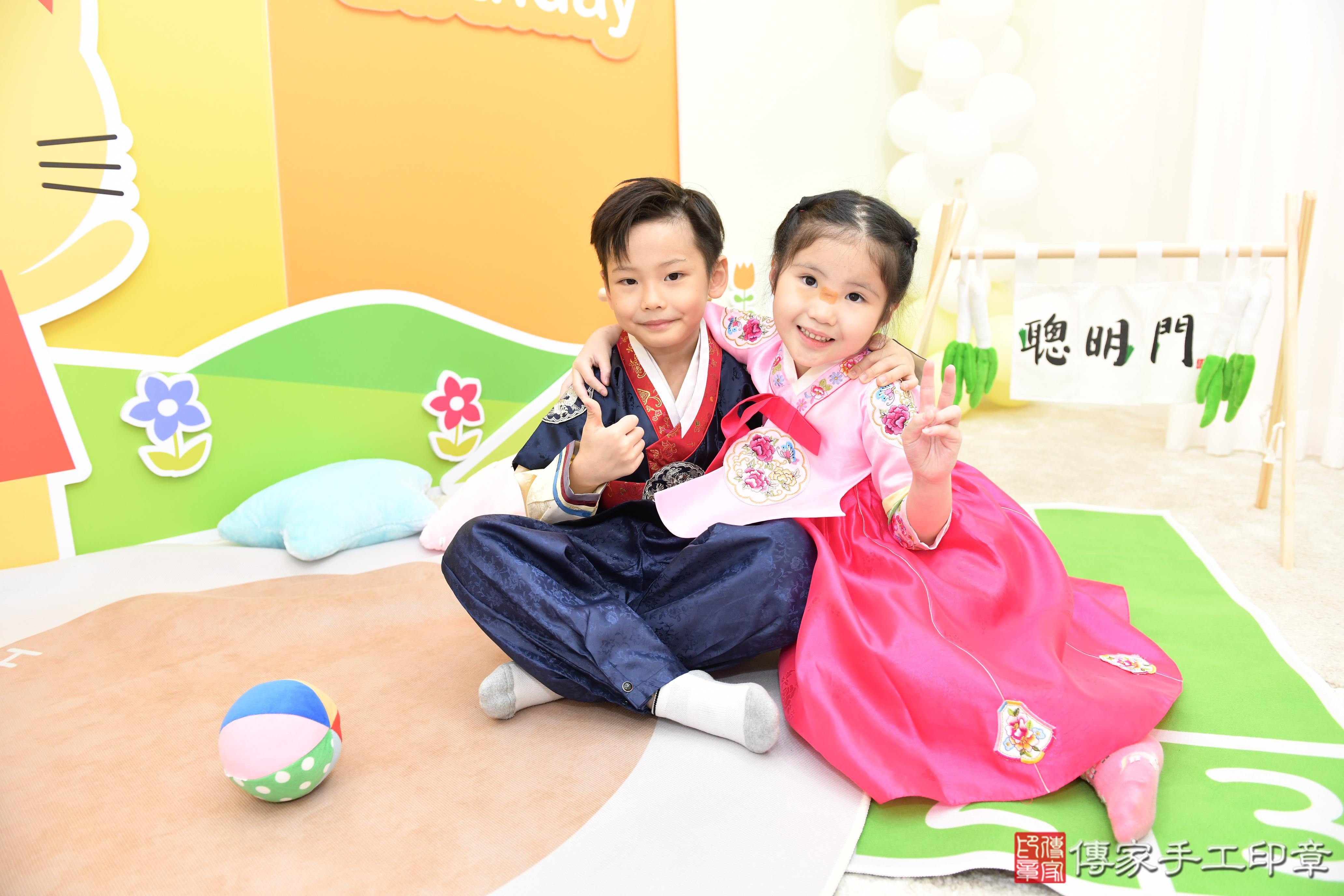 傳家手工印章台南店、抓周、度脺、美式風會場、傳家嬰兒古禮、吉祥話、抓周道具物品24種、拍照。抓周證書。寶寶抓周、滿周歲、生日快樂、祝福