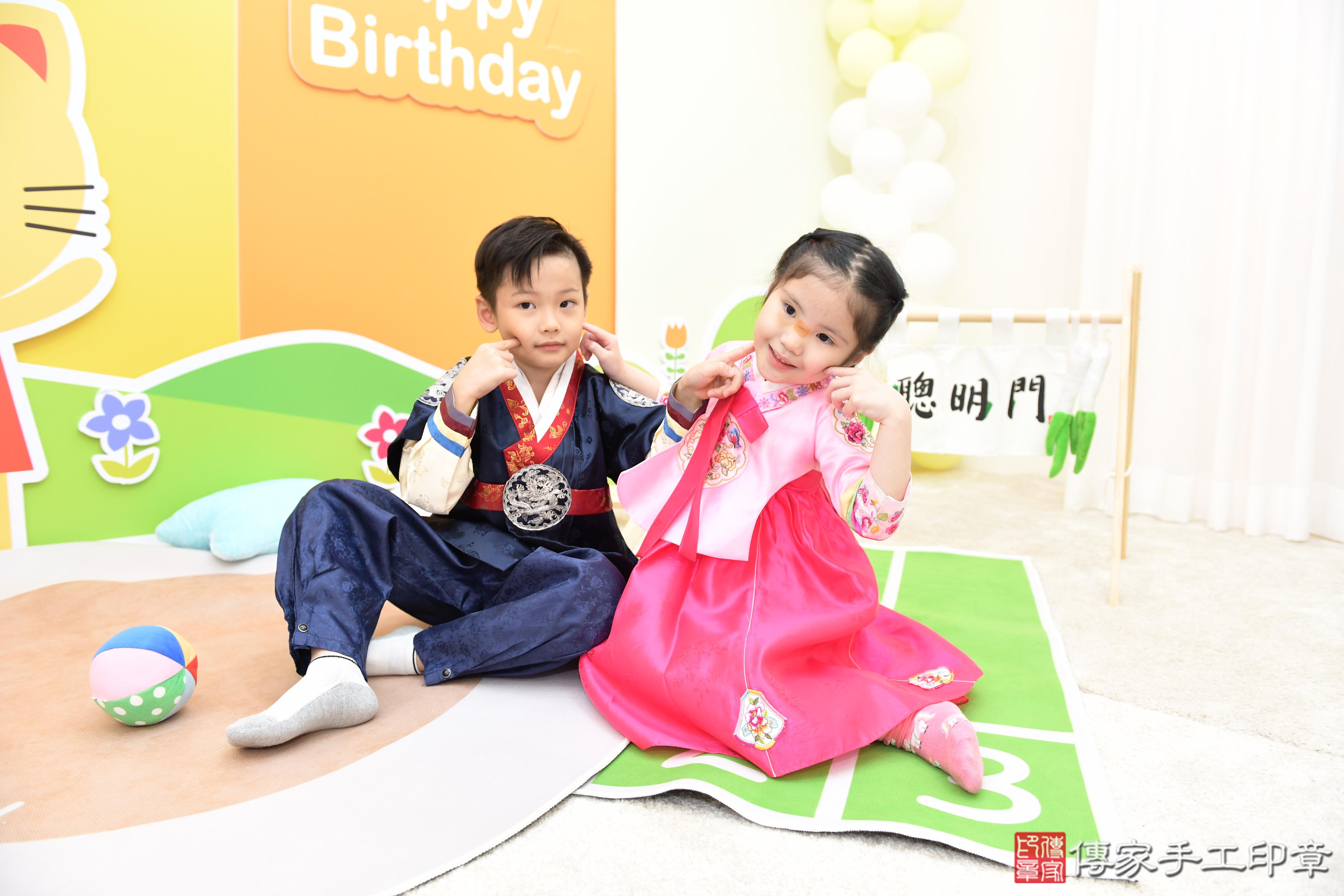 傳家手工印章台南店、抓周、度脺、美式風會場、傳家嬰兒古禮、吉祥話、抓周道具物品24種、拍照。抓周證書。寶寶抓周、滿周歲、生日快樂、祝福