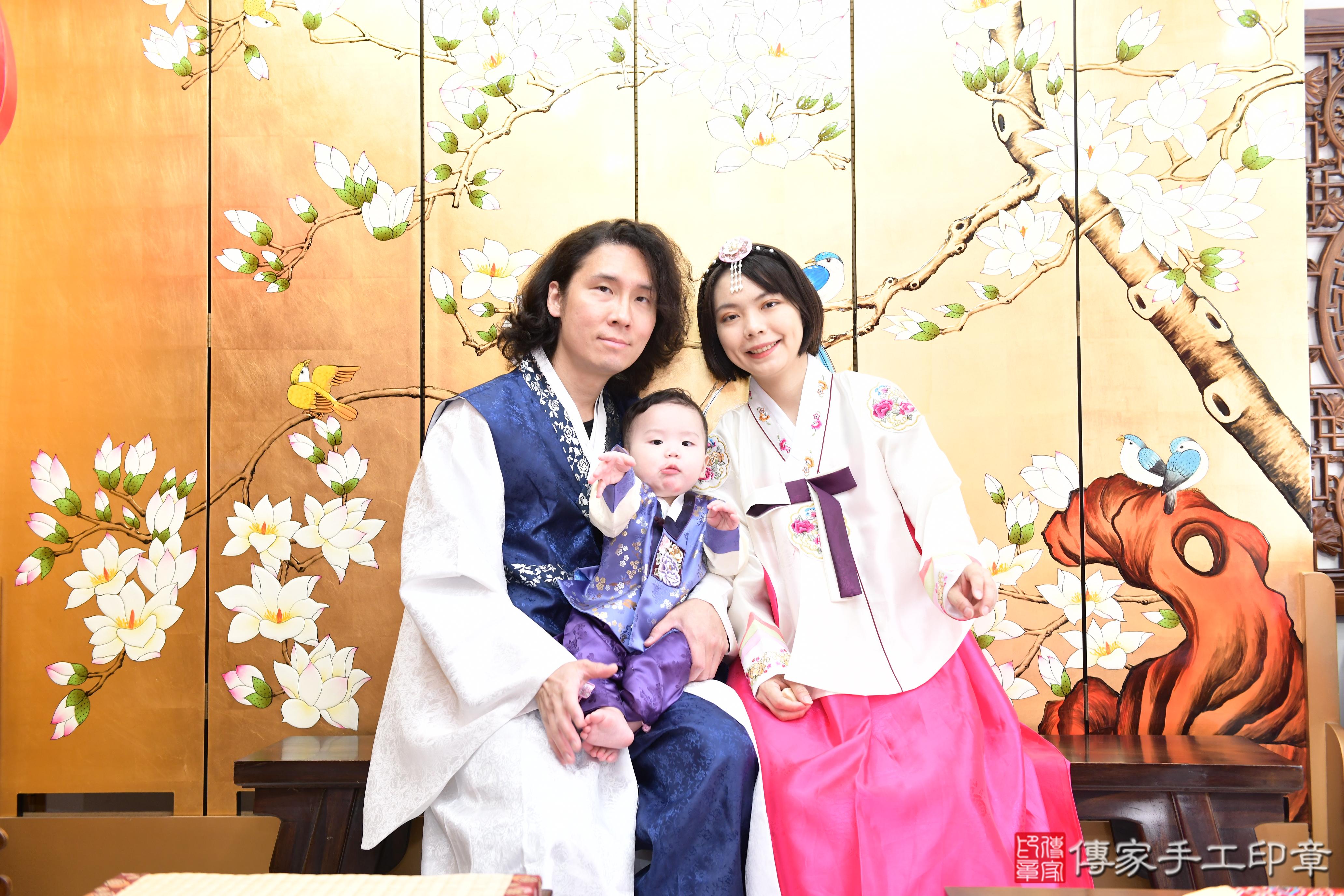 傳家手工印章台南店、抓周、度脺、美式風會場、傳家嬰兒古禮、吉祥話、抓周道具物品24種、拍照。抓周證書。寶寶抓周、滿周歲、生日快樂、祝福