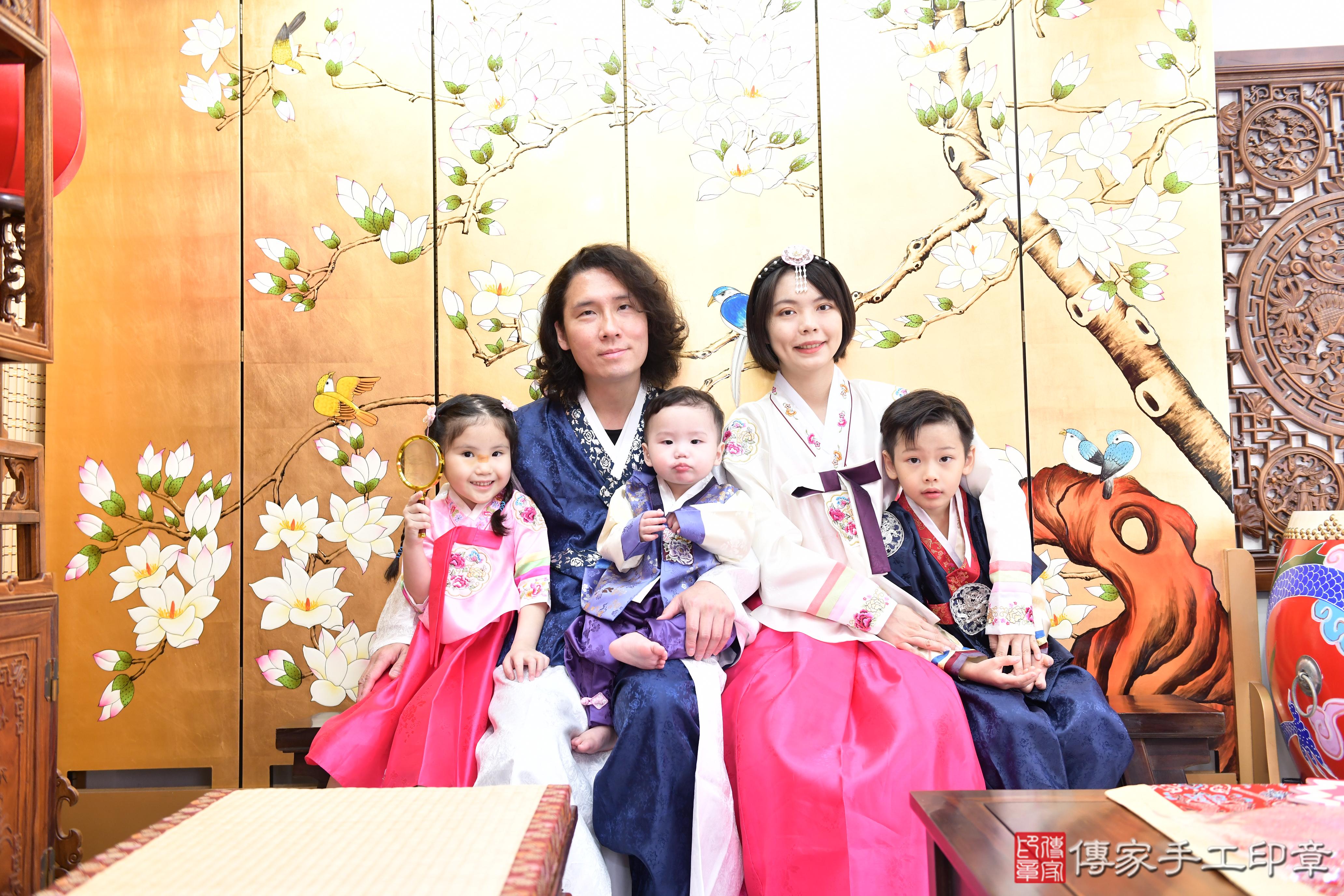 傳家手工印章台南店、抓周、度脺、美式風會場、傳家嬰兒古禮、吉祥話、抓周道具物品24種、拍照。抓周證書。寶寶抓周、滿周歲、生日快樂、祝福