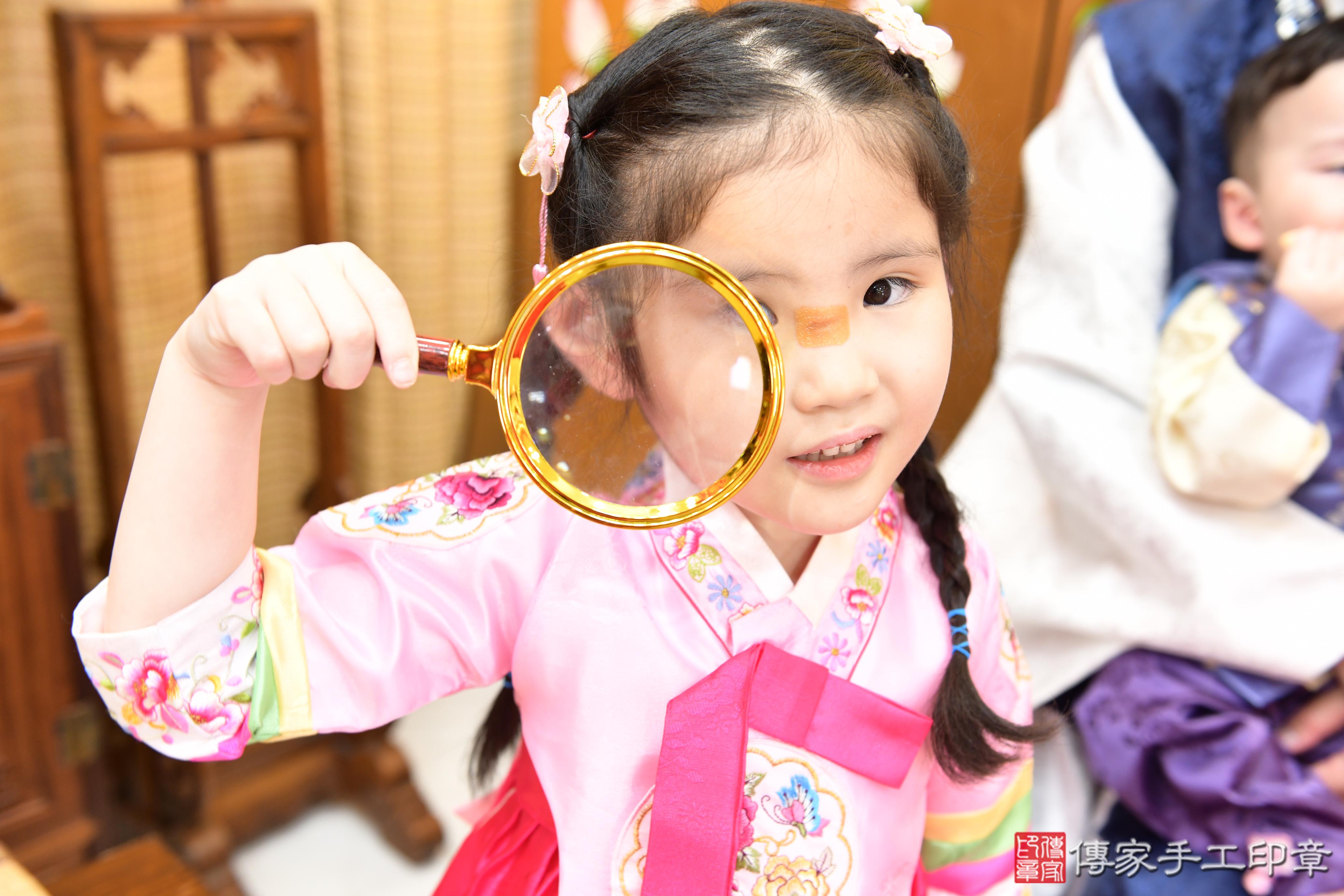 傳家手工印章台南店、抓周、度脺、美式風會場、傳家嬰兒古禮、吉祥話、抓周道具物品24種、拍照。抓周證書。寶寶抓周、滿周歲、生日快樂、祝福