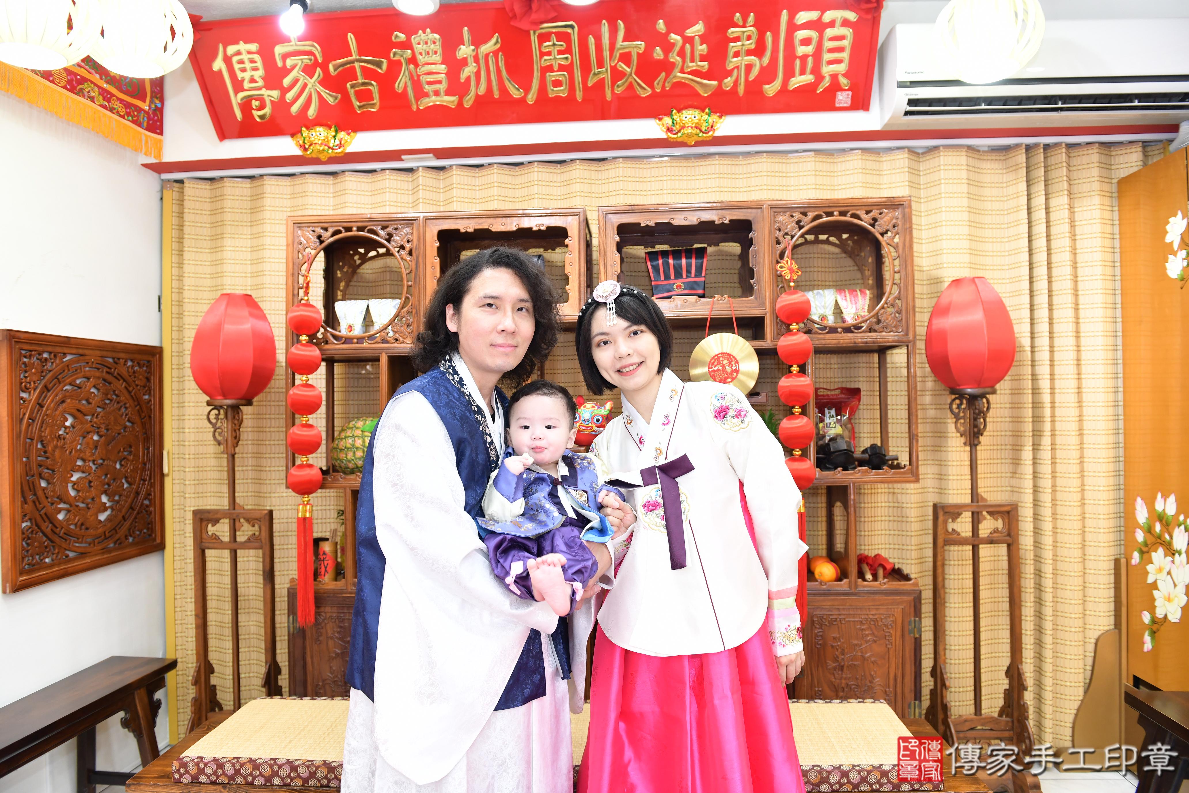 傳家手工印章台南店、抓周、度脺、美式風會場、傳家嬰兒古禮、吉祥話、抓周道具物品24種、拍照。抓周證書。寶寶抓周、滿周歲、生日快樂、祝福