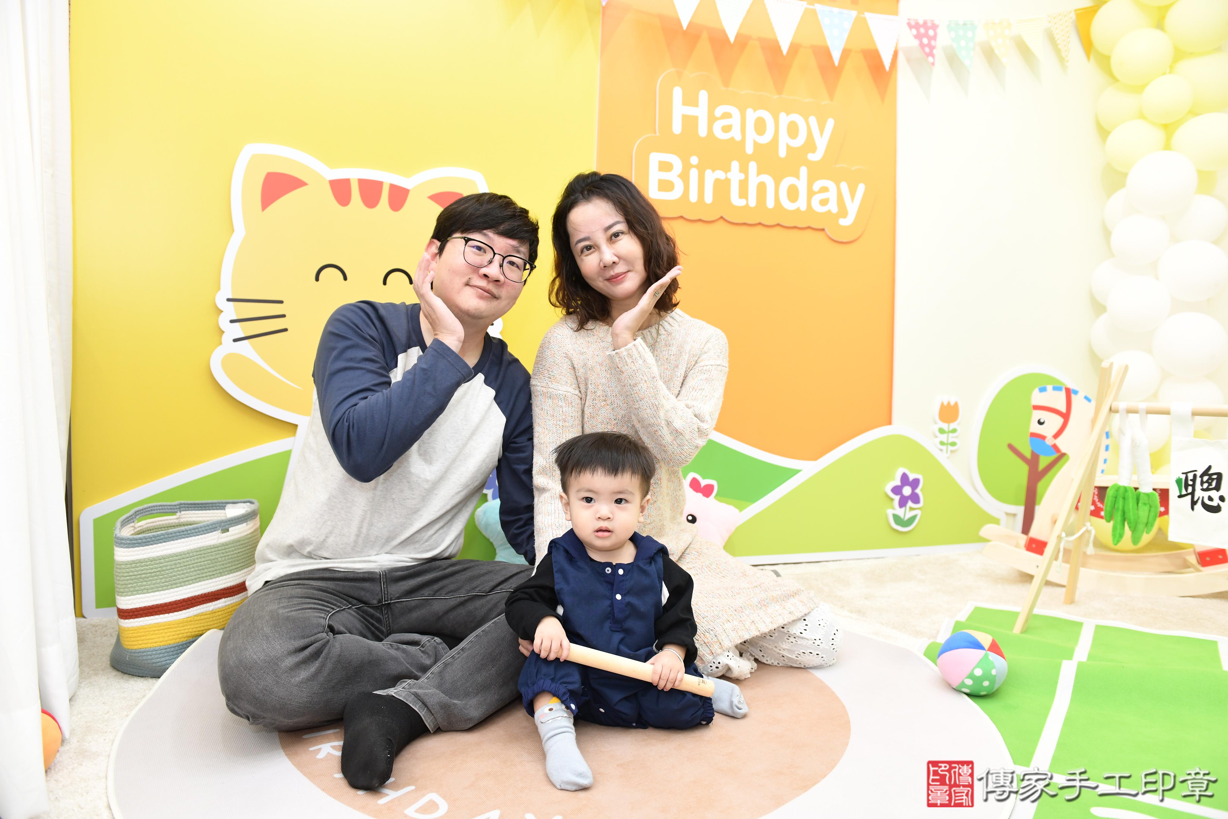 傳家手工印章台南店、抓周、度脺、美式風會場、傳家嬰兒古禮、吉祥話、抓周道具物品24種、拍照。抓周證書。寶寶抓周、滿周歲、生日快樂、祝福