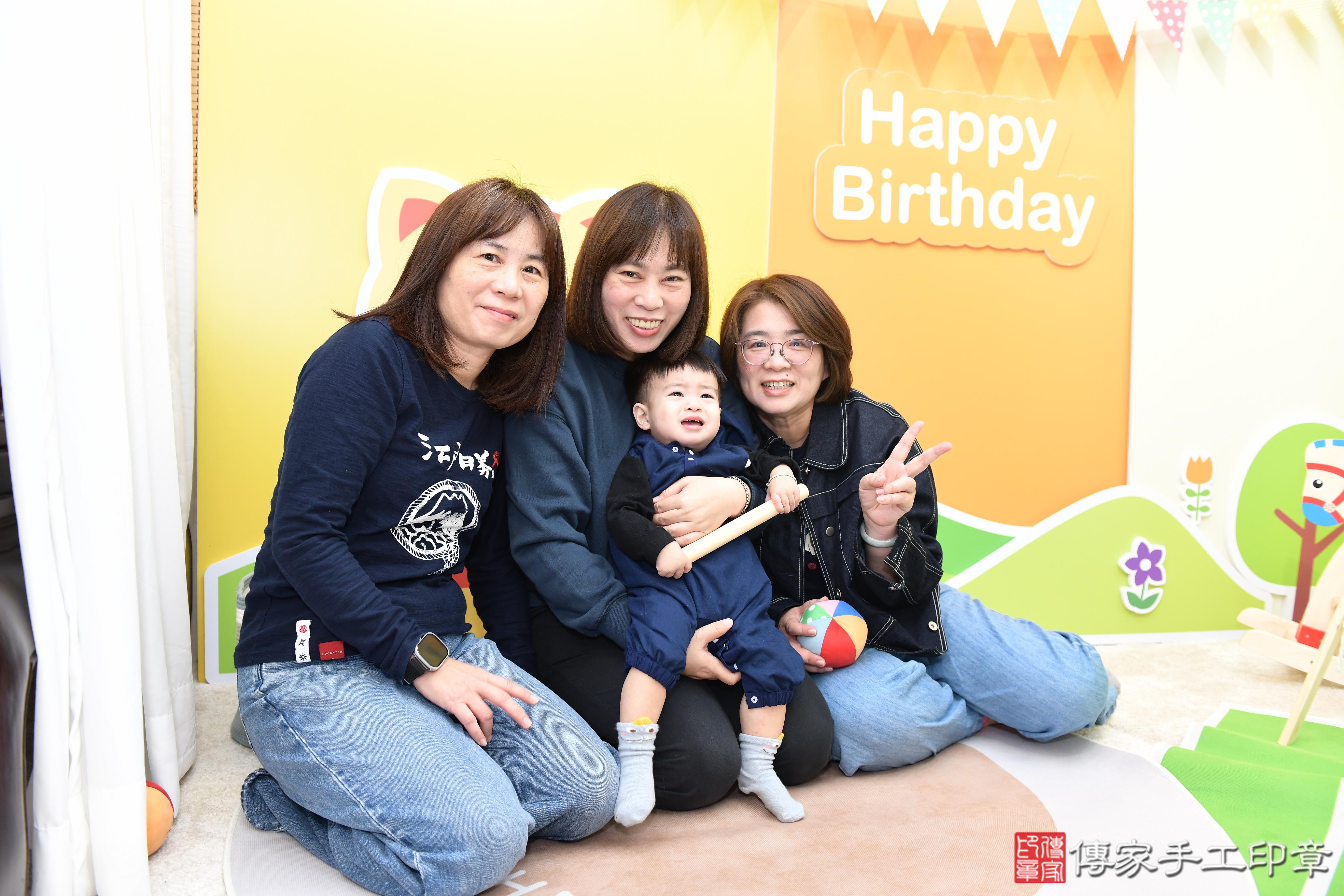 傳家手工印章台南店、抓周、度脺、美式風會場、傳家嬰兒古禮、吉祥話、抓周道具物品24種、拍照。抓周證書。寶寶抓周、滿周歲、生日快樂、祝福