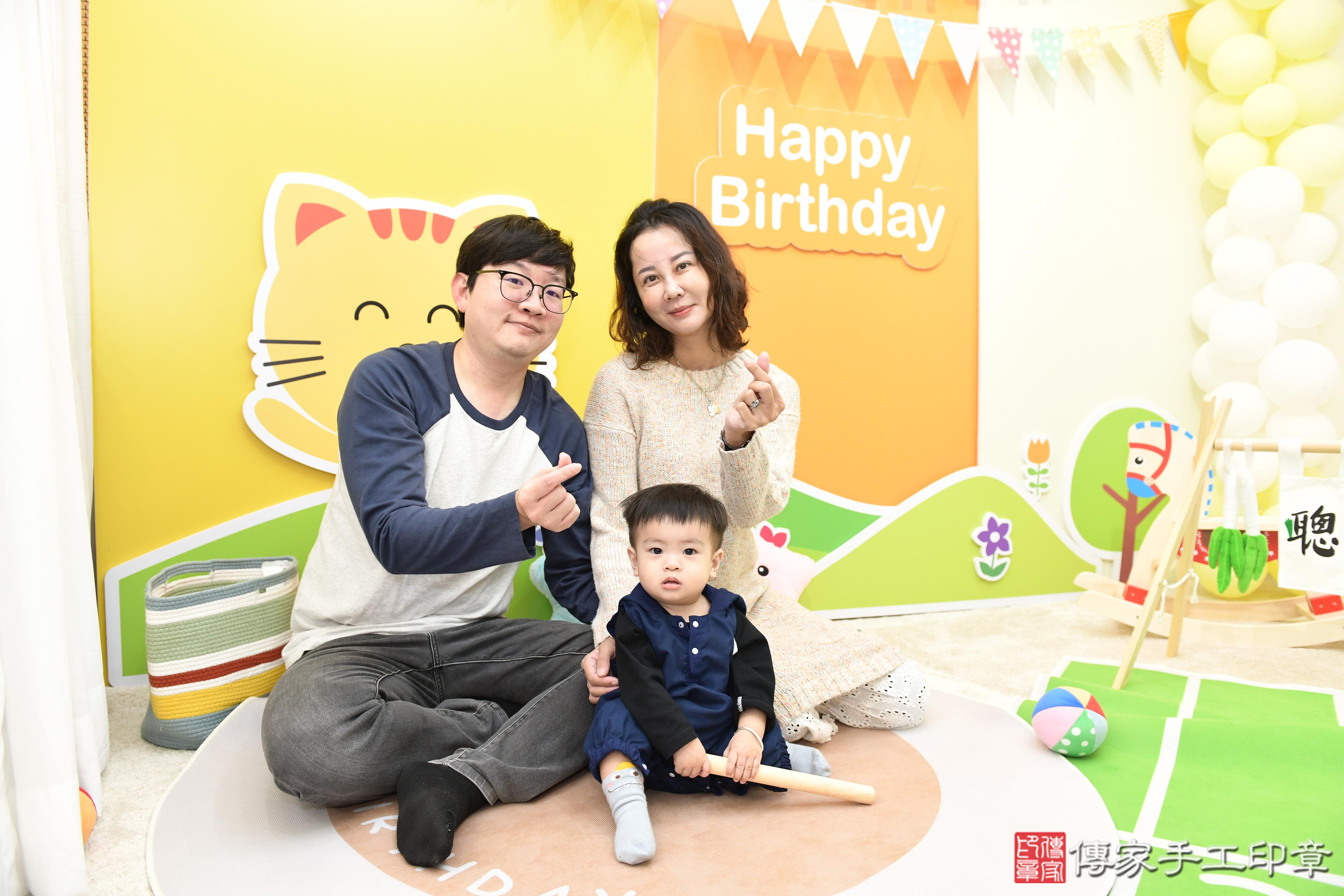 傳家手工印章台南店、抓周、度脺、美式風會場、傳家嬰兒古禮、吉祥話、抓周道具物品24種、拍照。抓周證書。寶寶抓周、滿周歲、生日快樂、祝福