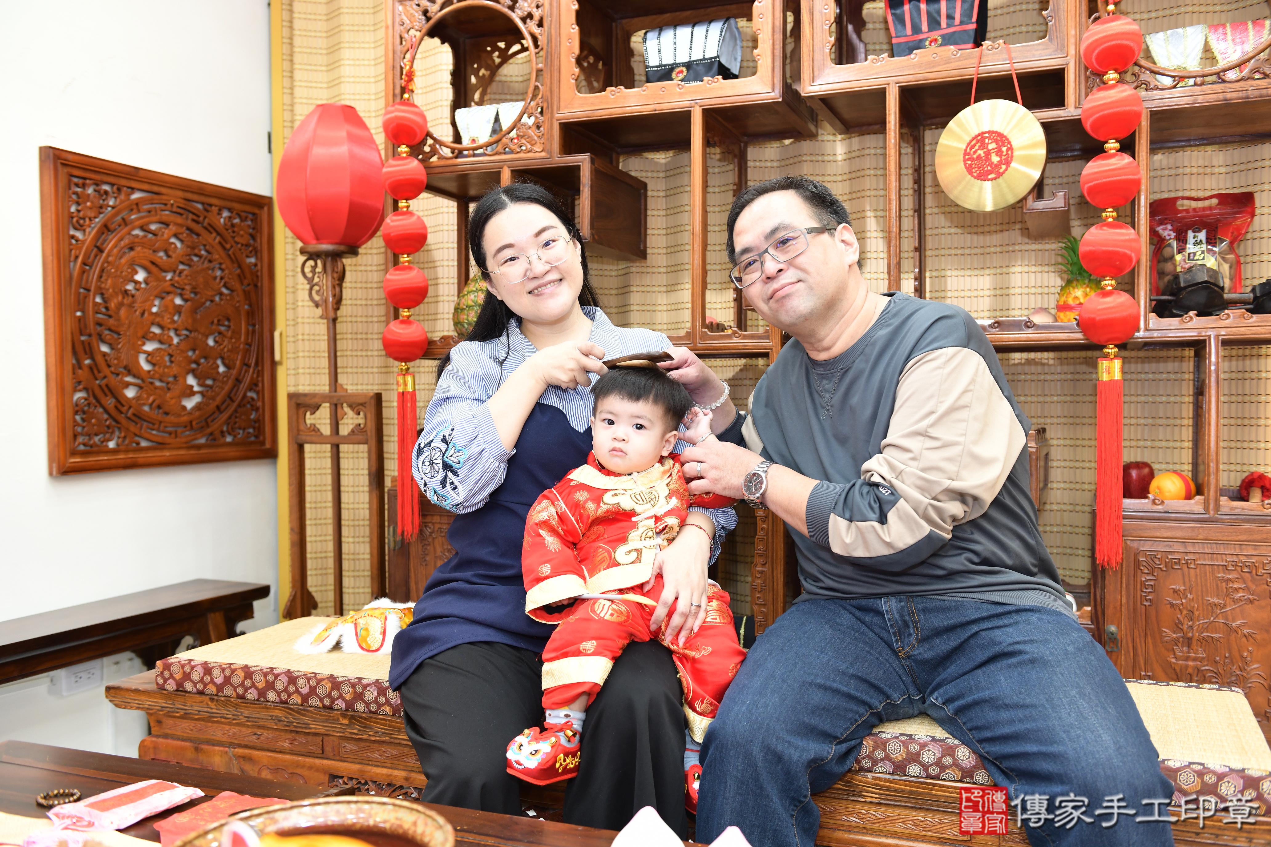 傳家手工印章台南店、抓周、度脺、美式風會場、傳家嬰兒古禮、吉祥話、抓周道具物品24種、拍照。抓周證書。寶寶抓周、滿周歲、生日快樂、祝福