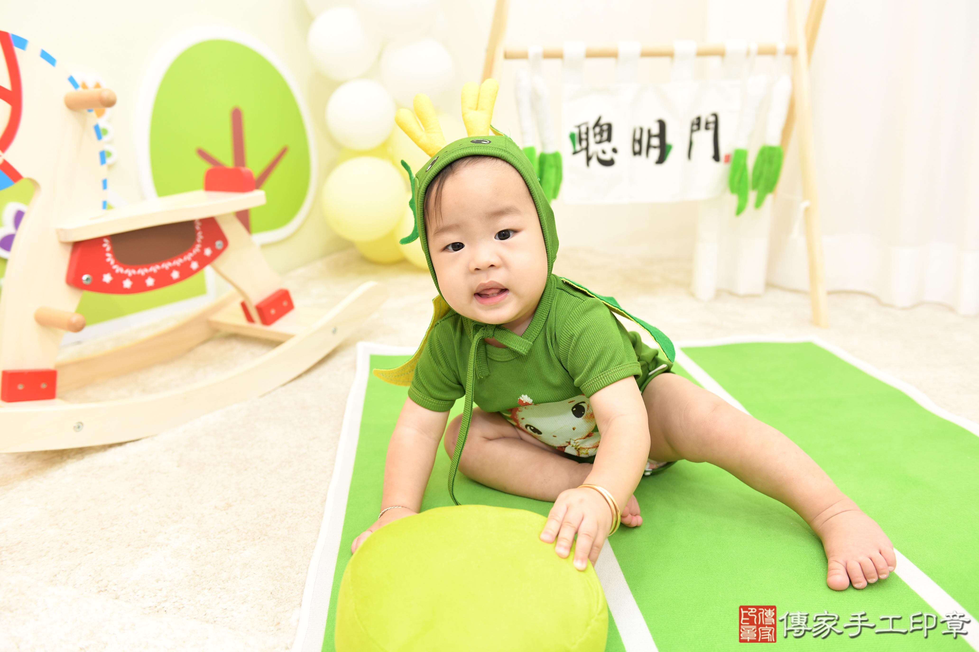 傳家手工印章台南店、抓周、度脺、美式風會場、傳家嬰兒古禮、吉祥話、抓周道具物品24種、拍照。抓周證書。寶寶抓周、滿周歲、生日快樂、祝福